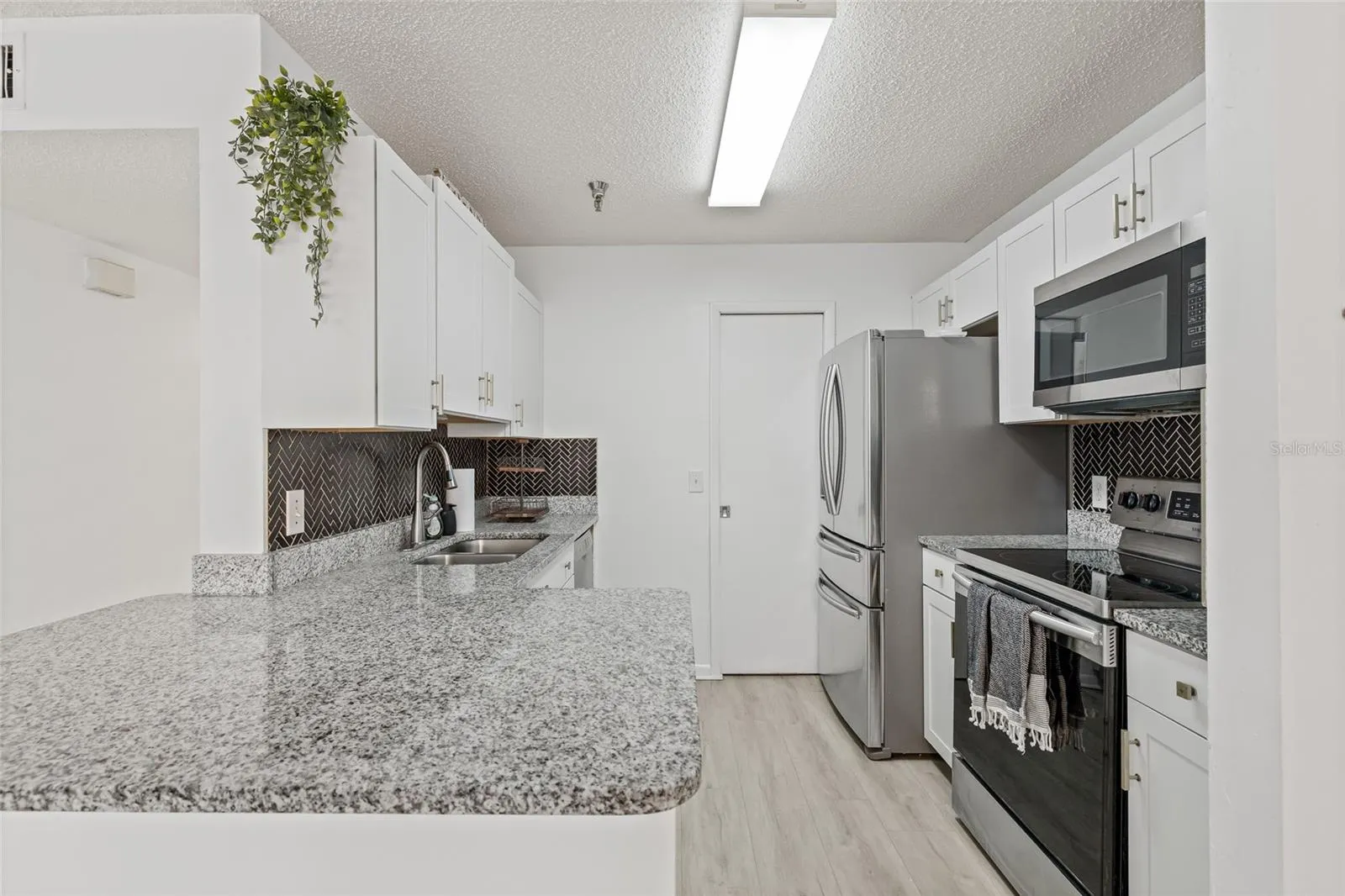 15215 AMBERLY DR #1002, #1002
