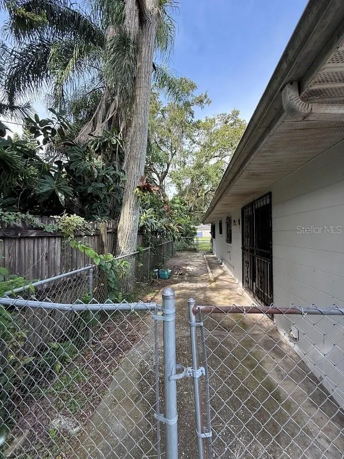 500 AVENUE L NE