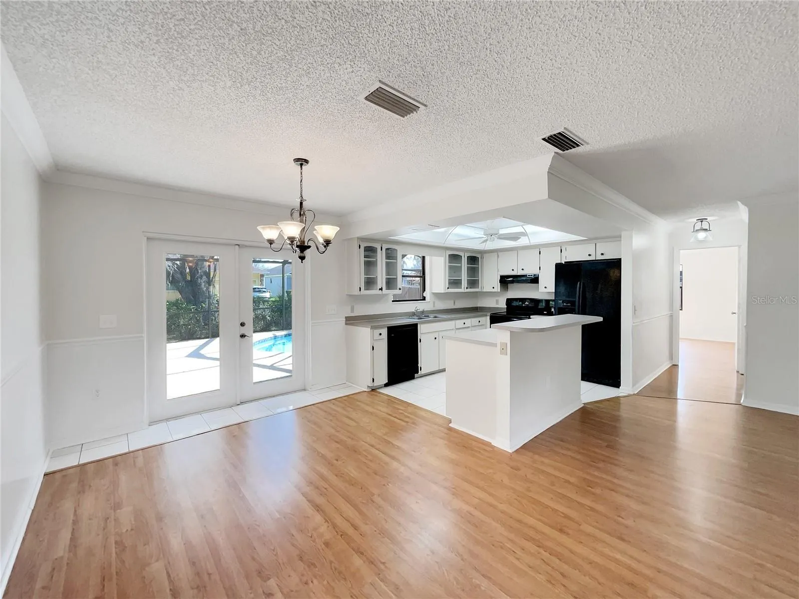 5030 CREEKVIEW LN
