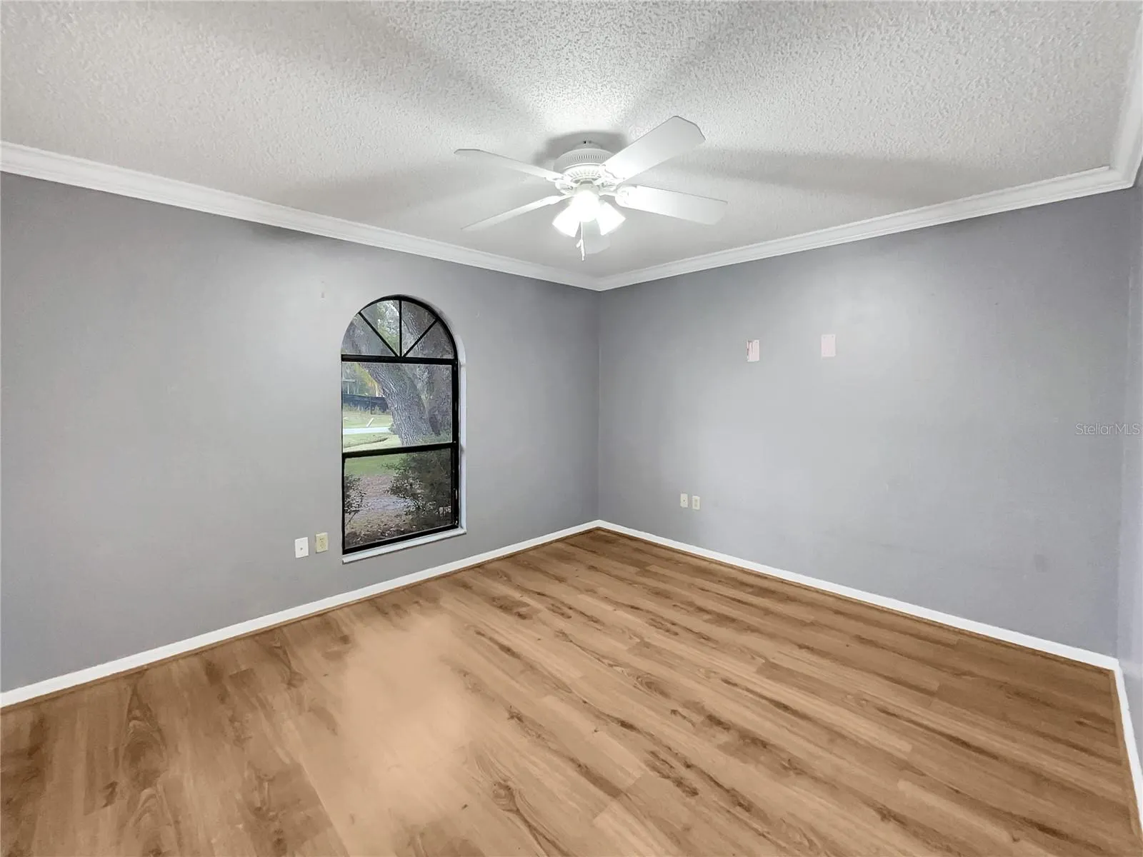 5030 CREEKVIEW LN