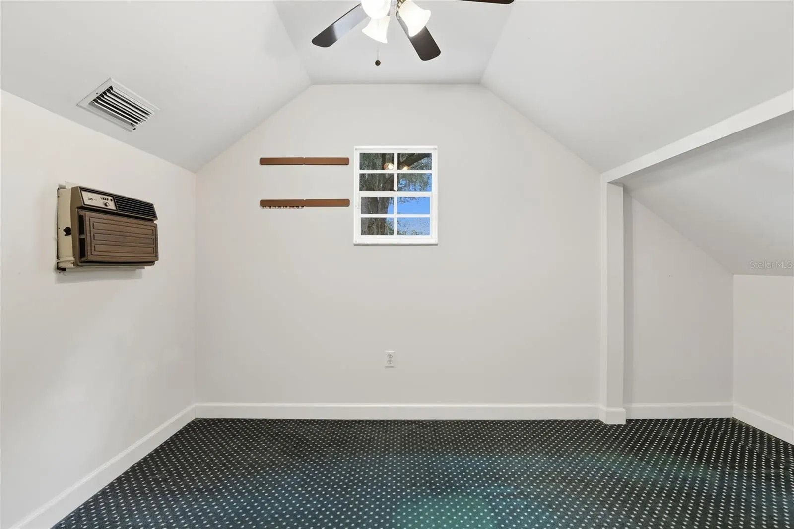 226 WHITTIER CIR