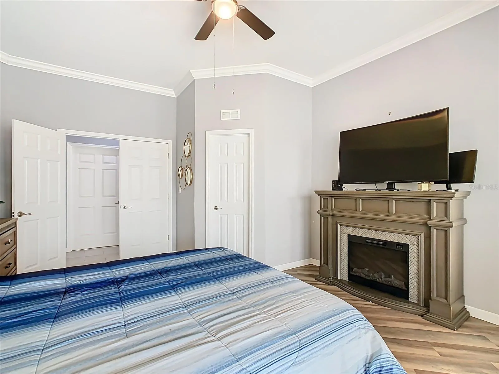 1539 AUBURN OAKS