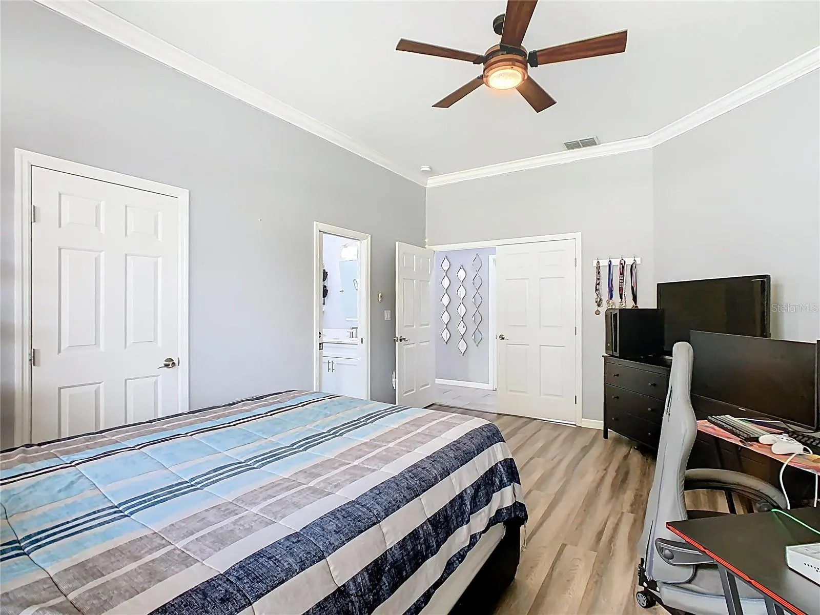 1539 AUBURN OAKS