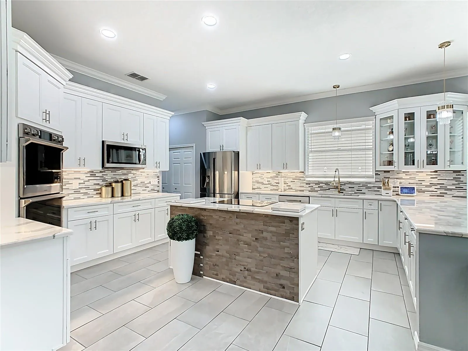 1539 AUBURN OAKS