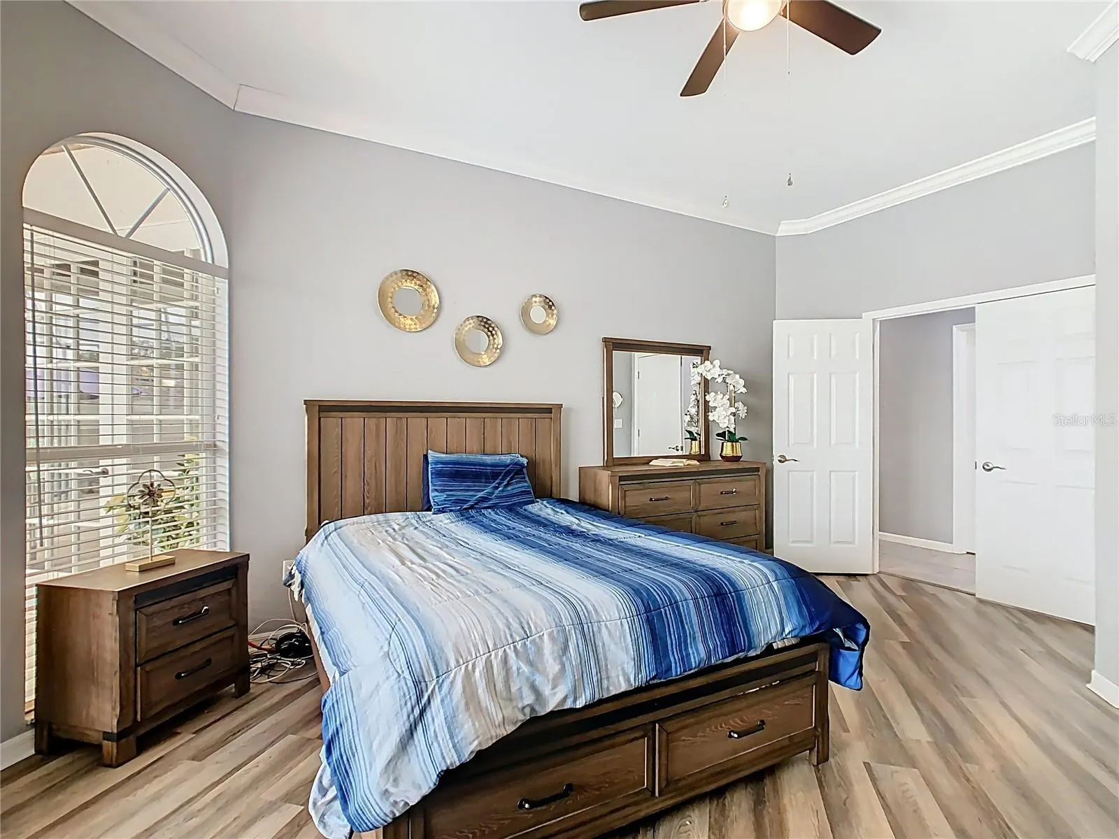 1539 AUBURN OAKS