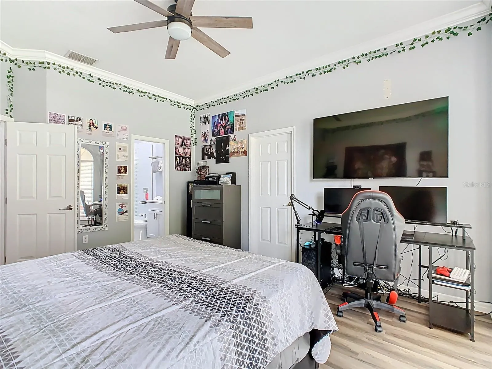 1539 AUBURN OAKS
