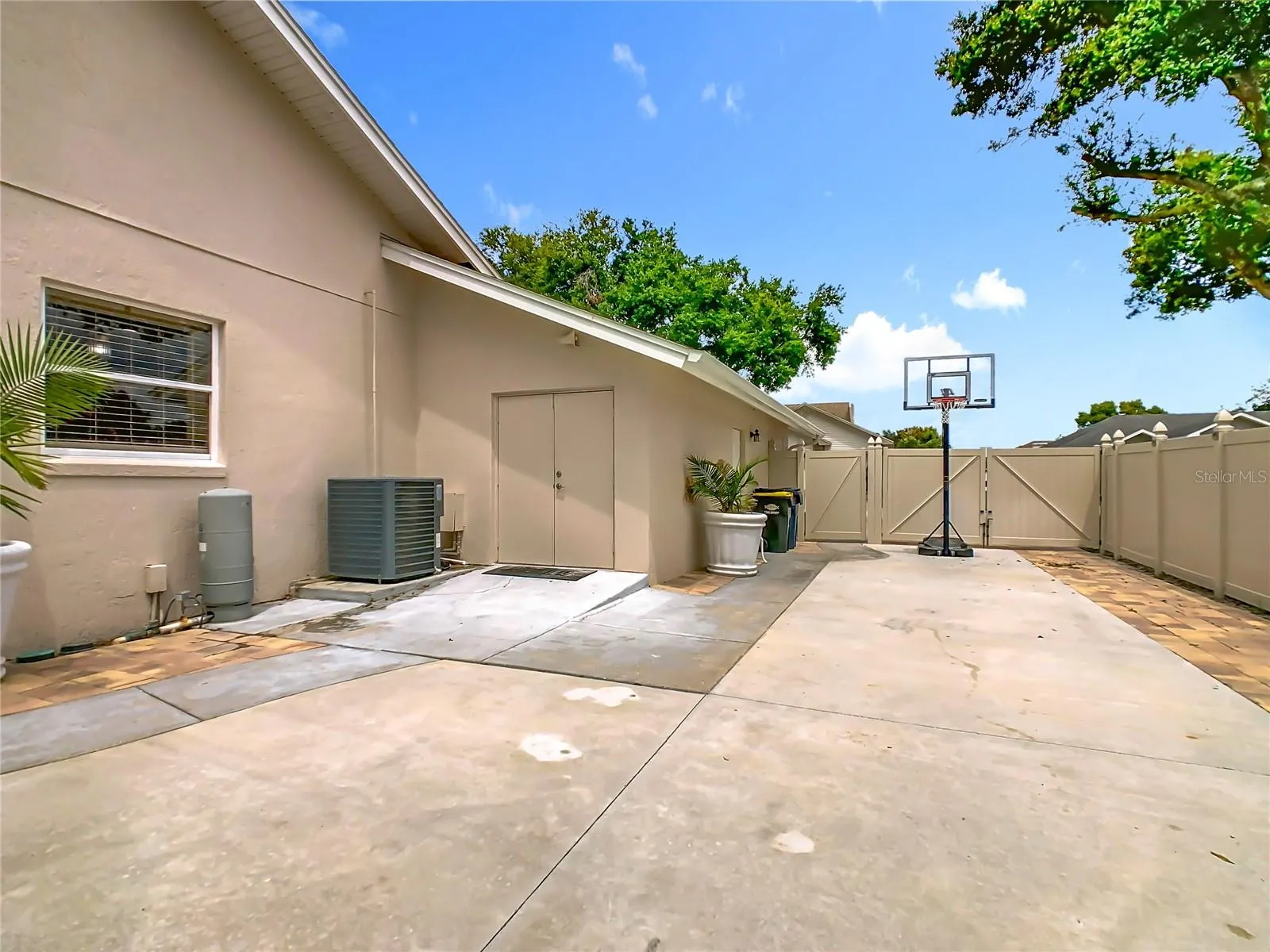 1539 AUBURN OAKS