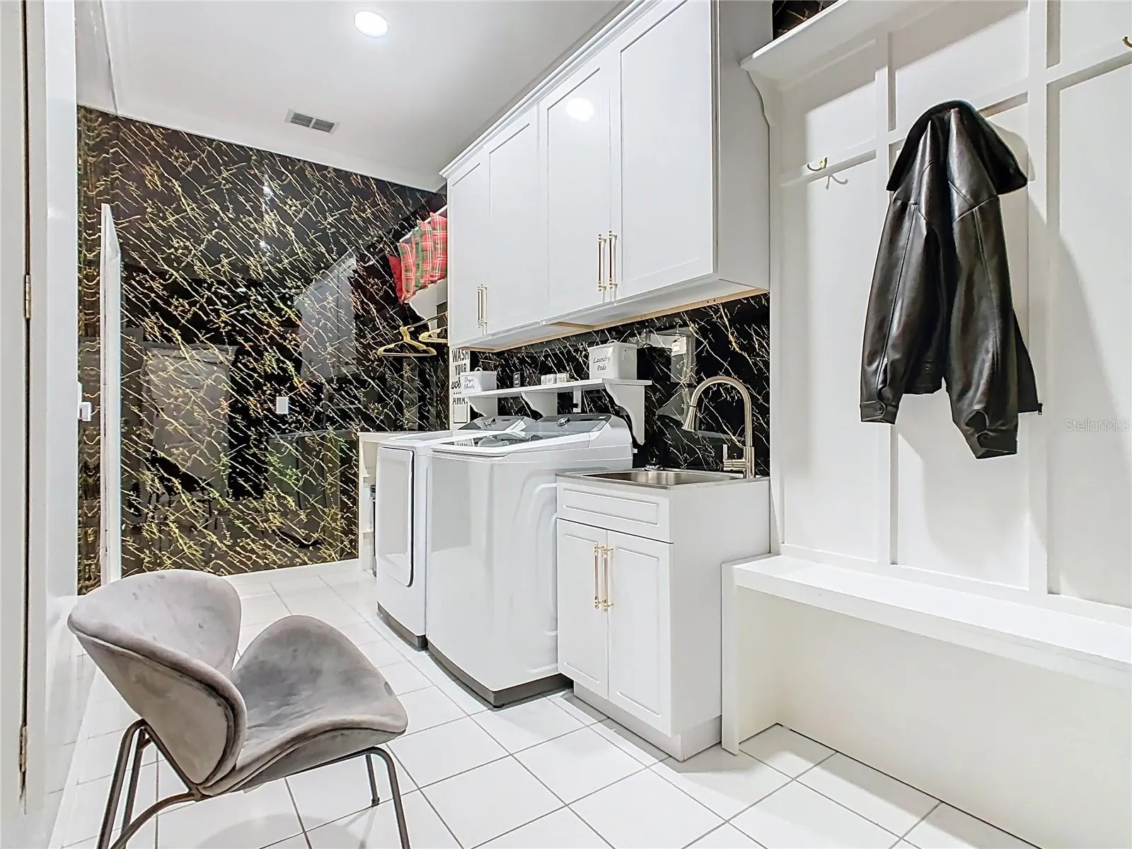 1539 AUBURN OAKS