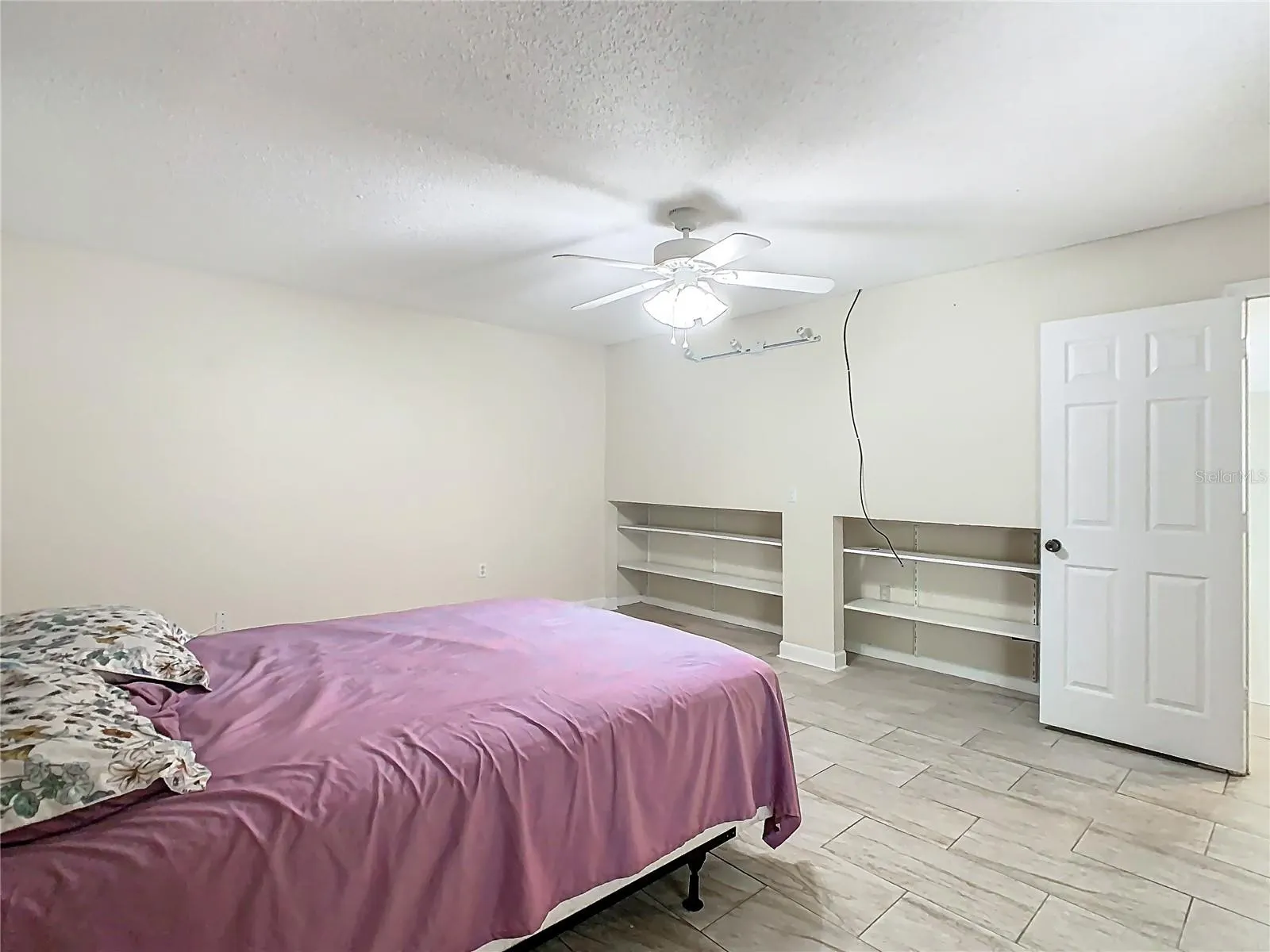 3952 WARBLER DR