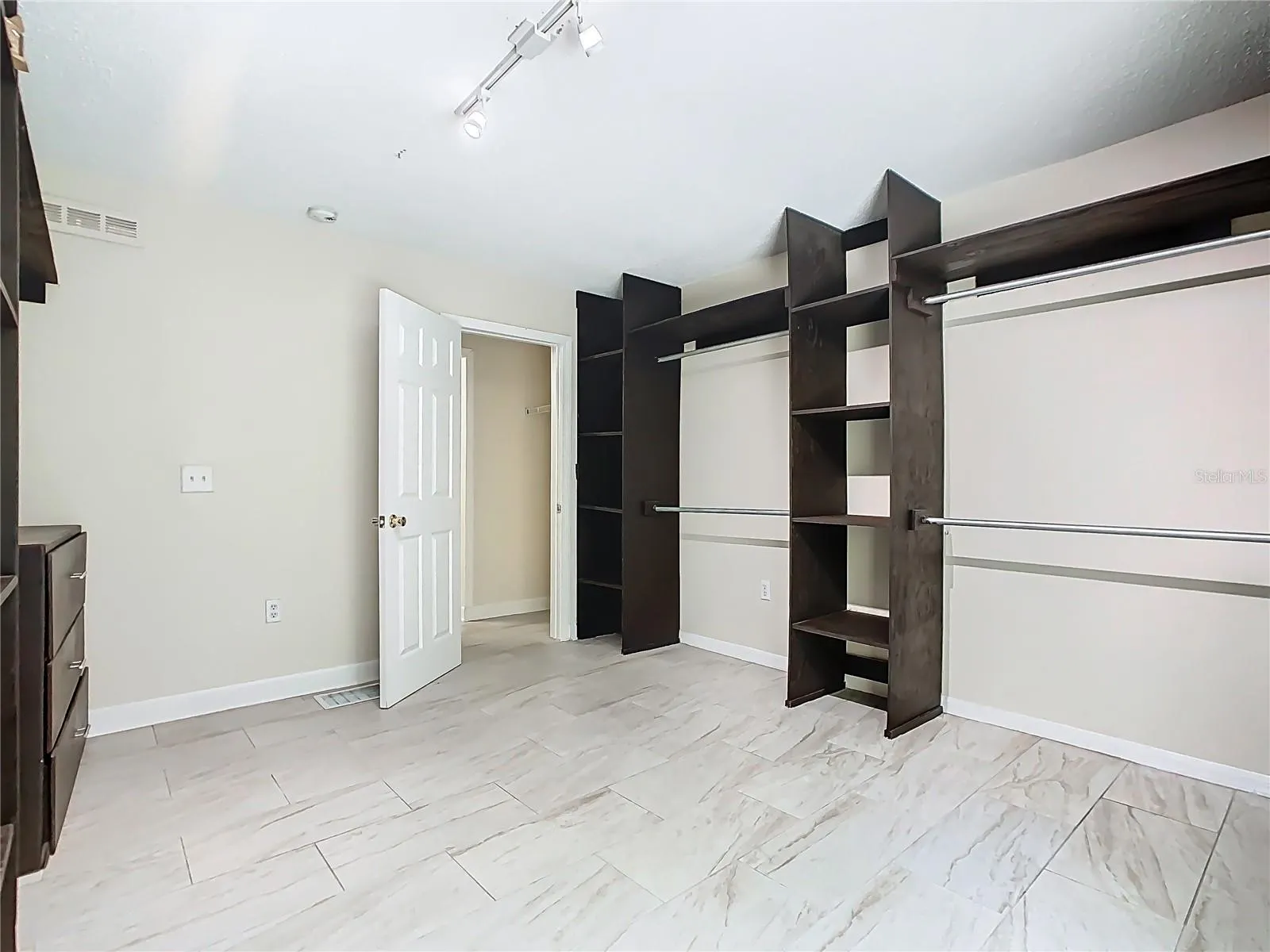 3952 WARBLER DR
