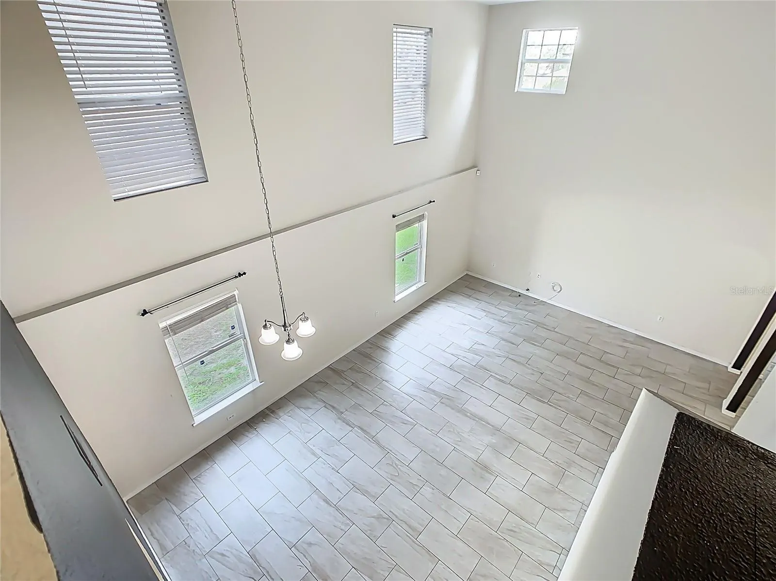 3952 WARBLER DR
