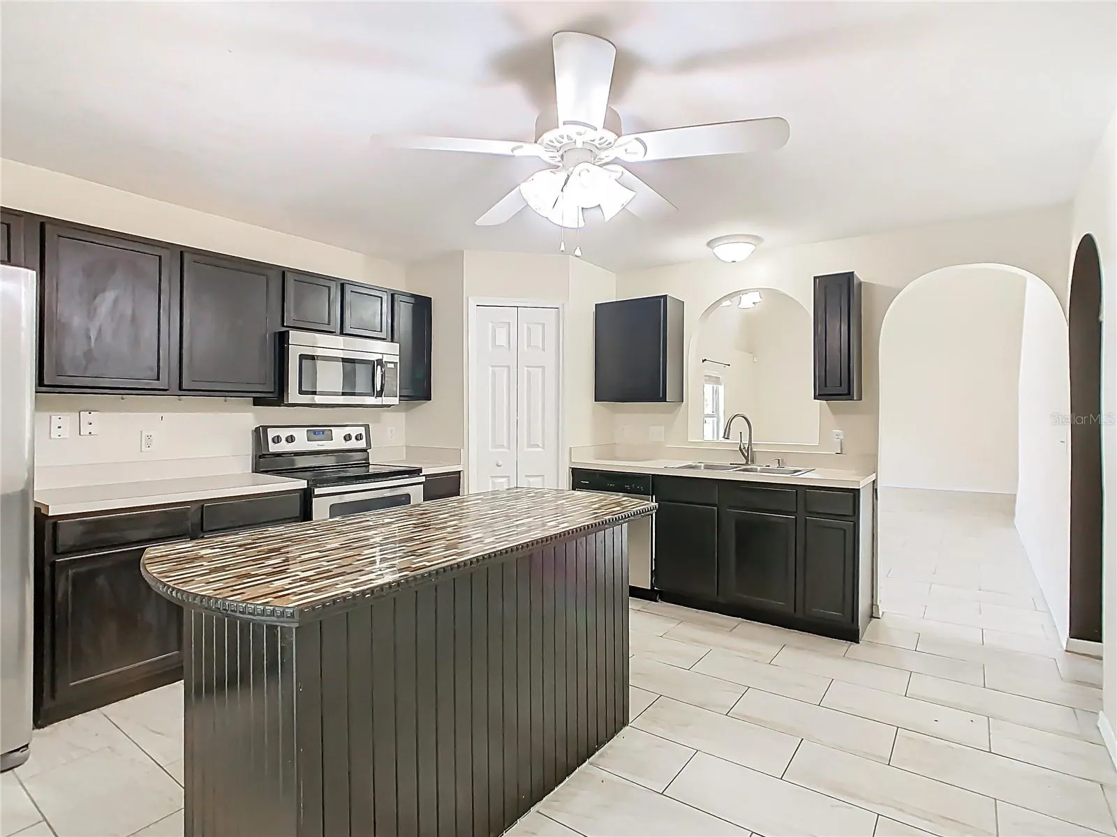 3952 WARBLER DR