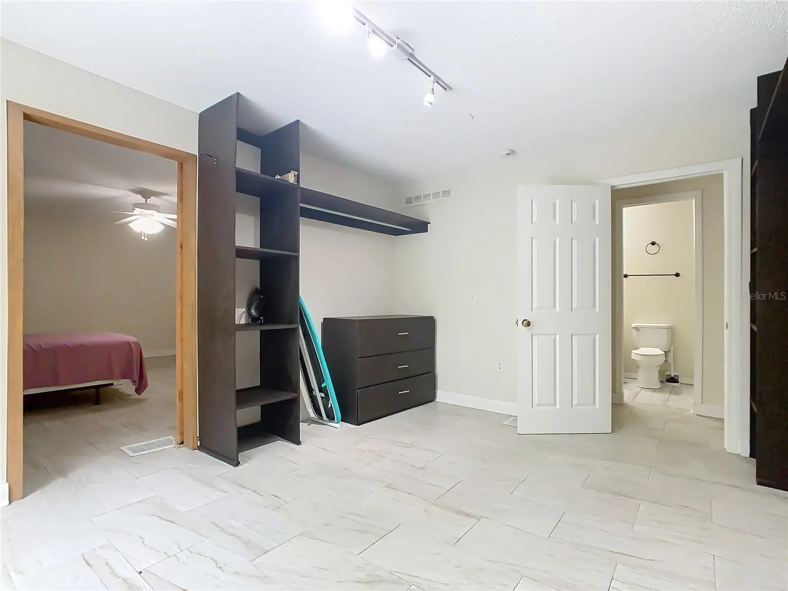 3952 WARBLER DR