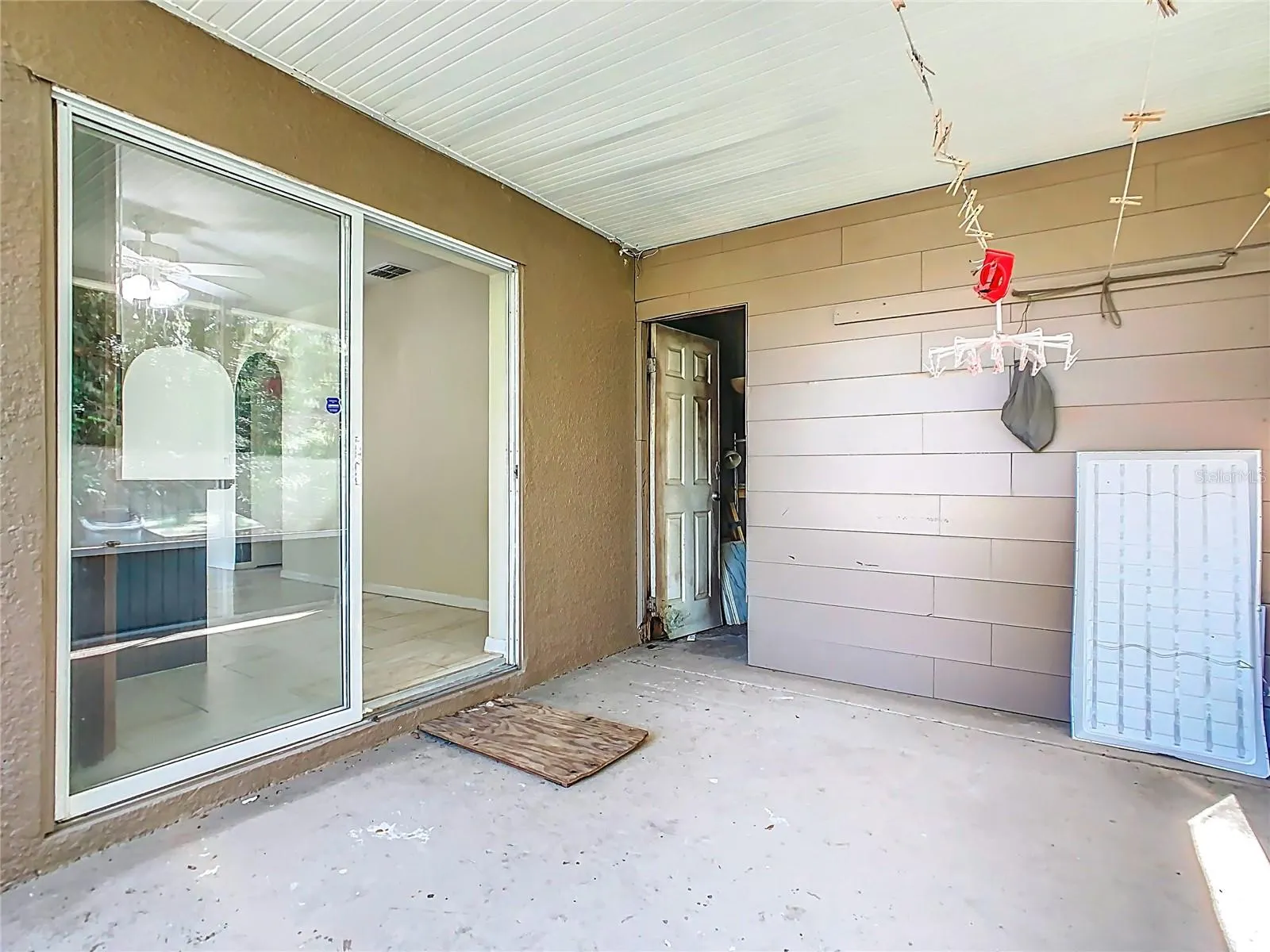 3952 WARBLER DR