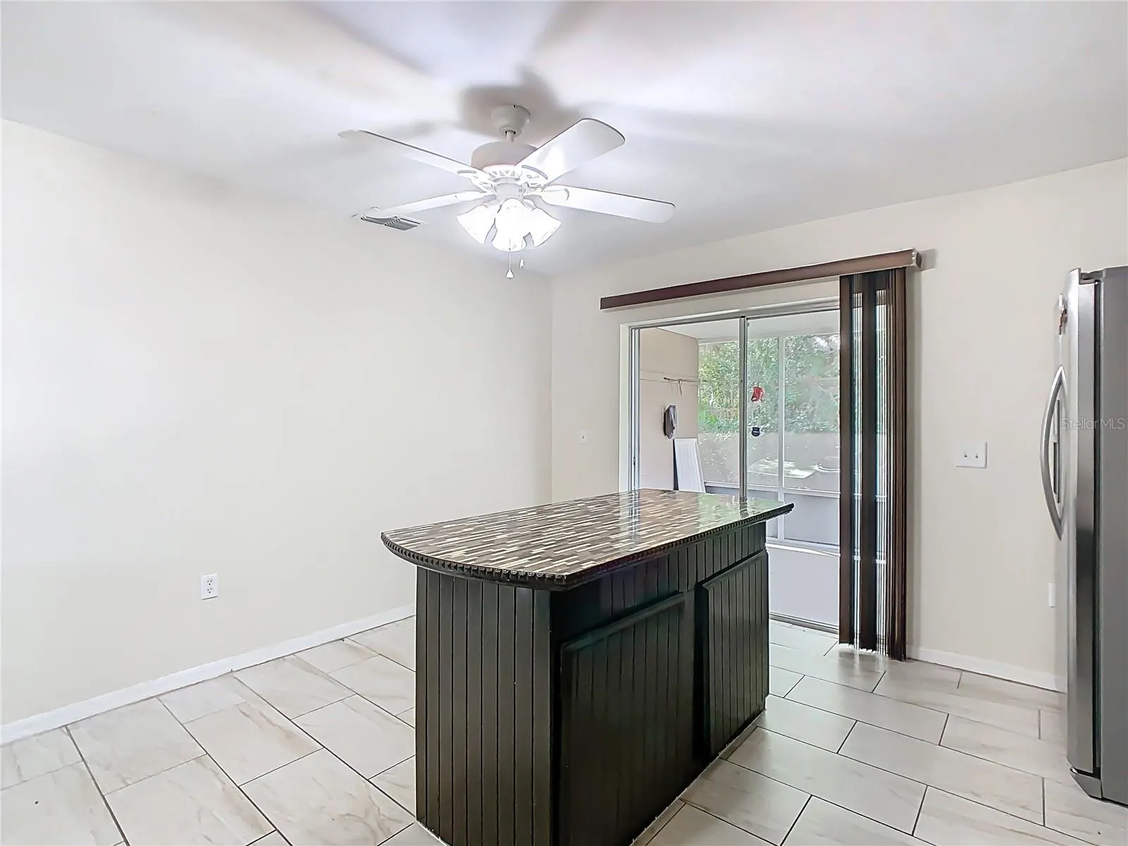 3952 WARBLER DR