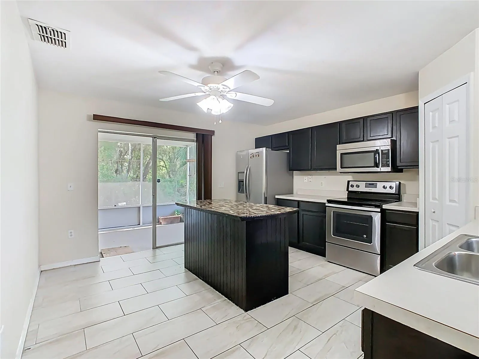 3952 WARBLER DR