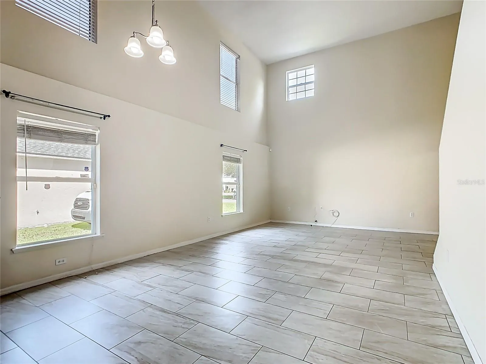 3952 WARBLER DR