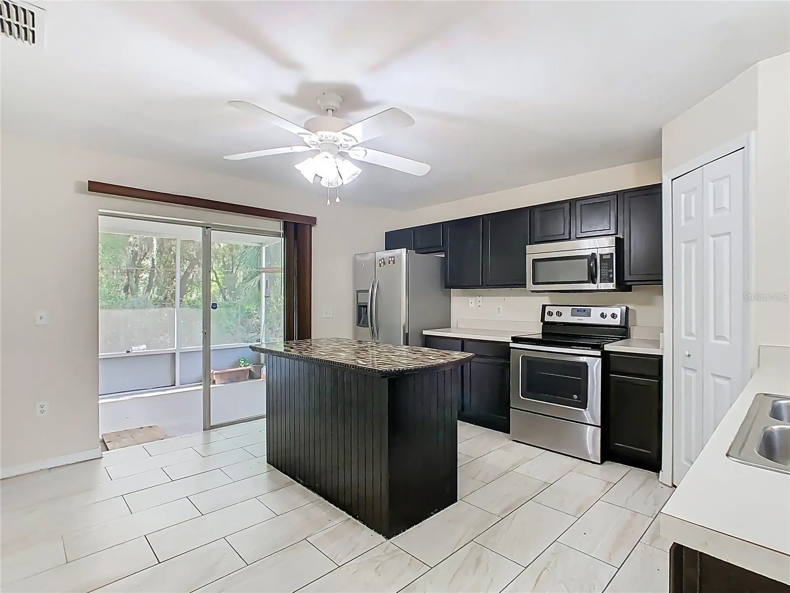 3952 WARBLER DR