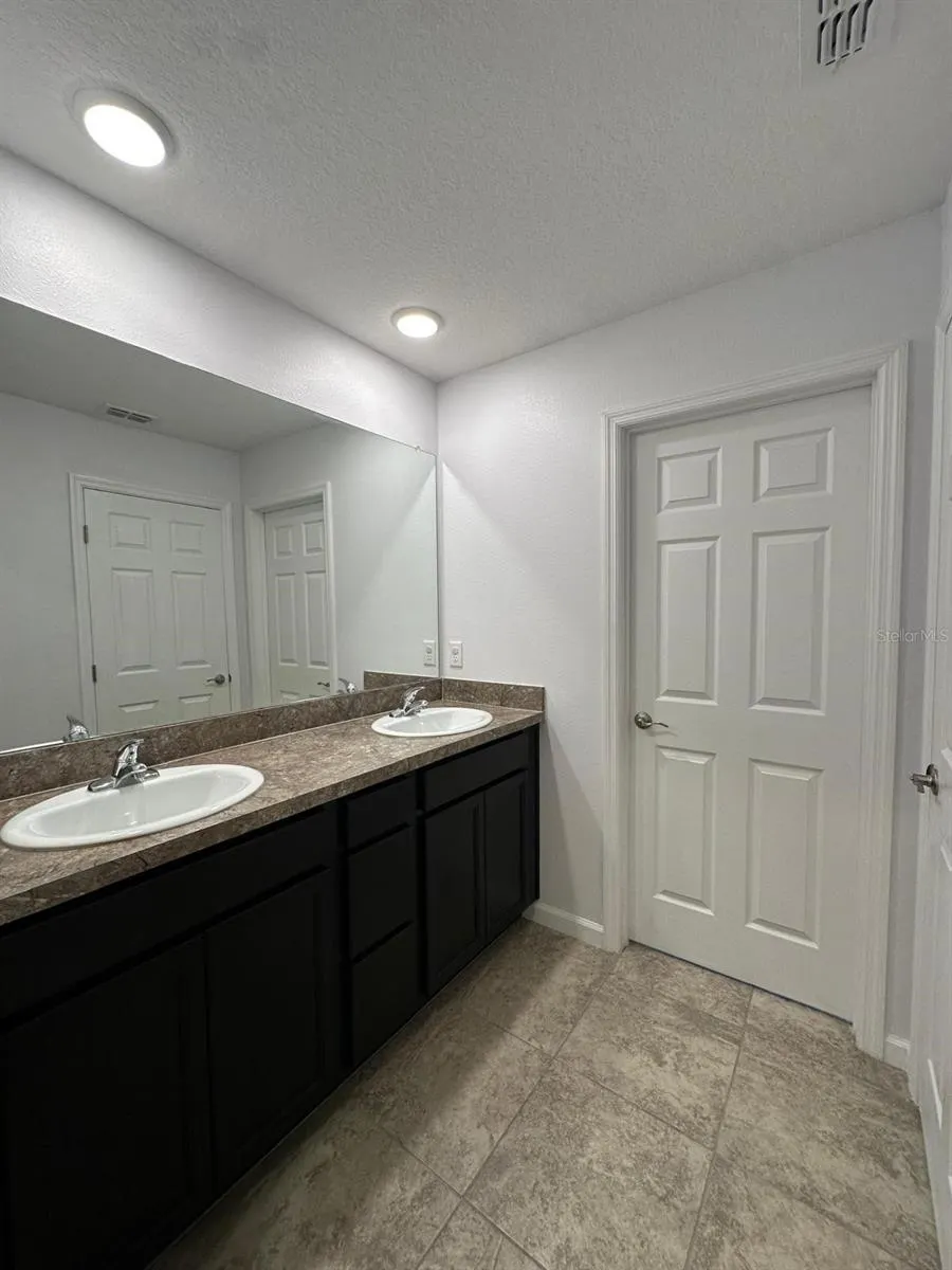 112 HOLLY VILLAGE DR