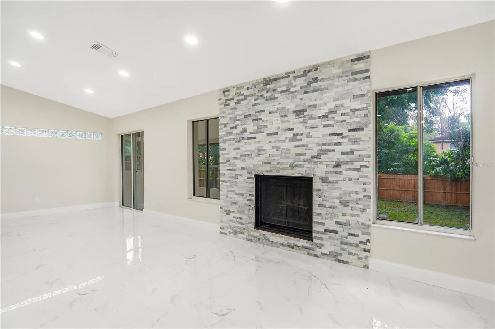 495 HOWARD AVE