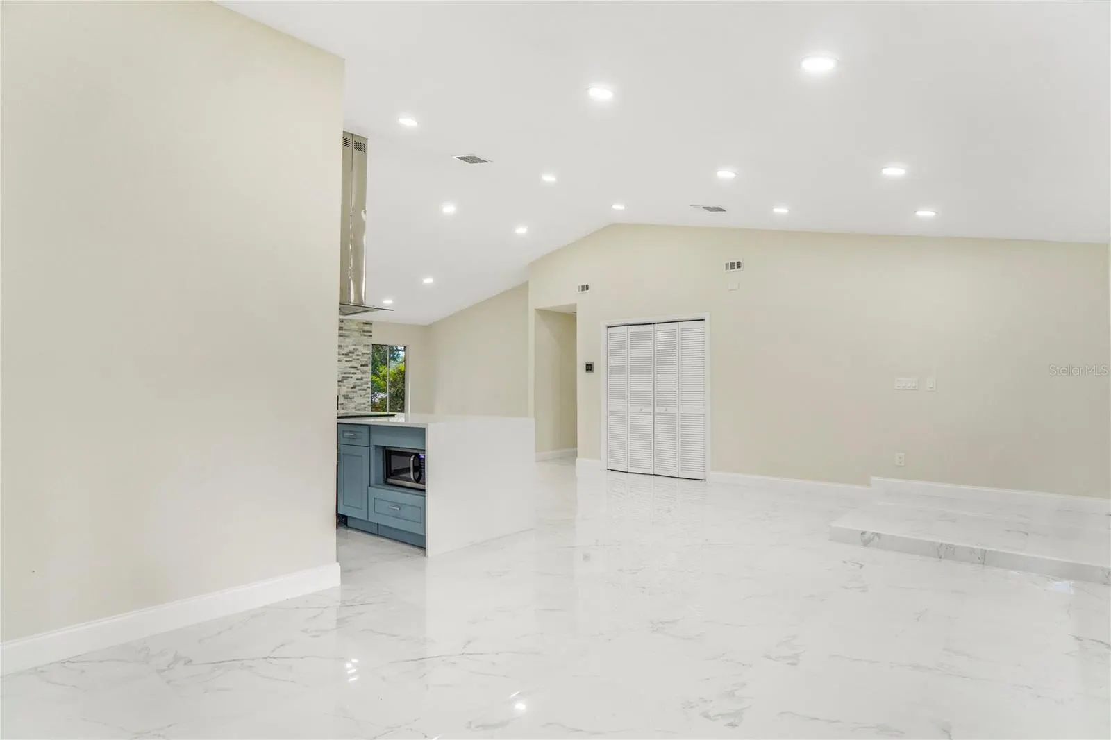 495 HOWARD AVE