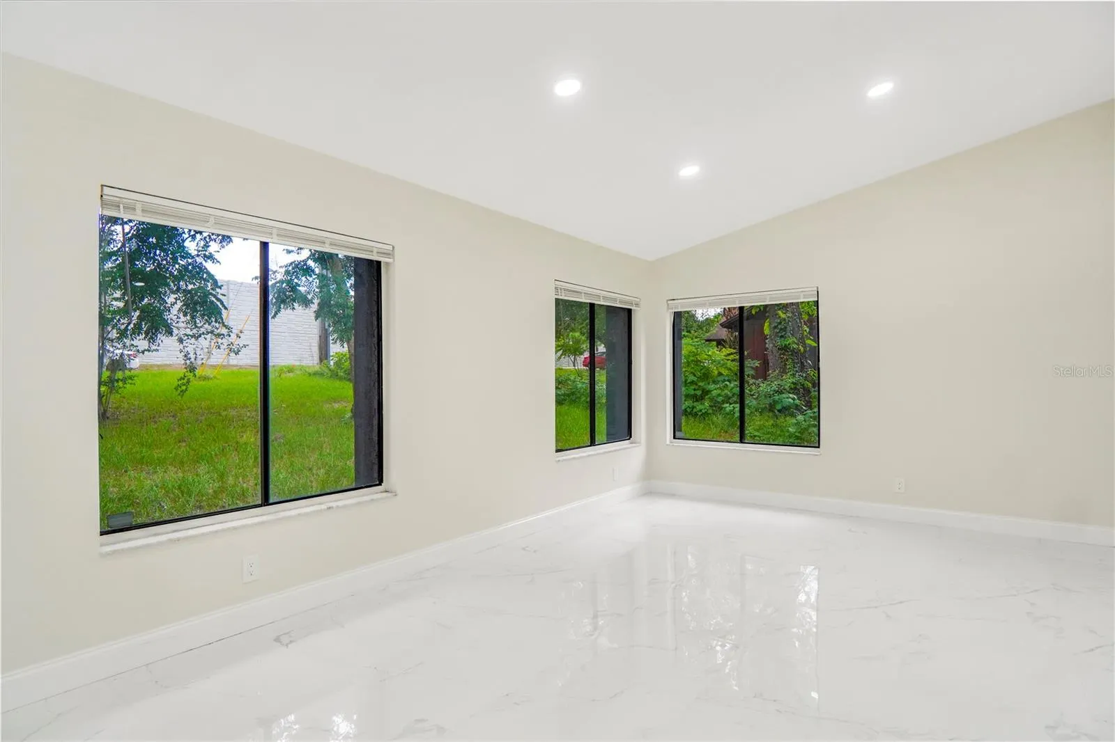 495 HOWARD AVE