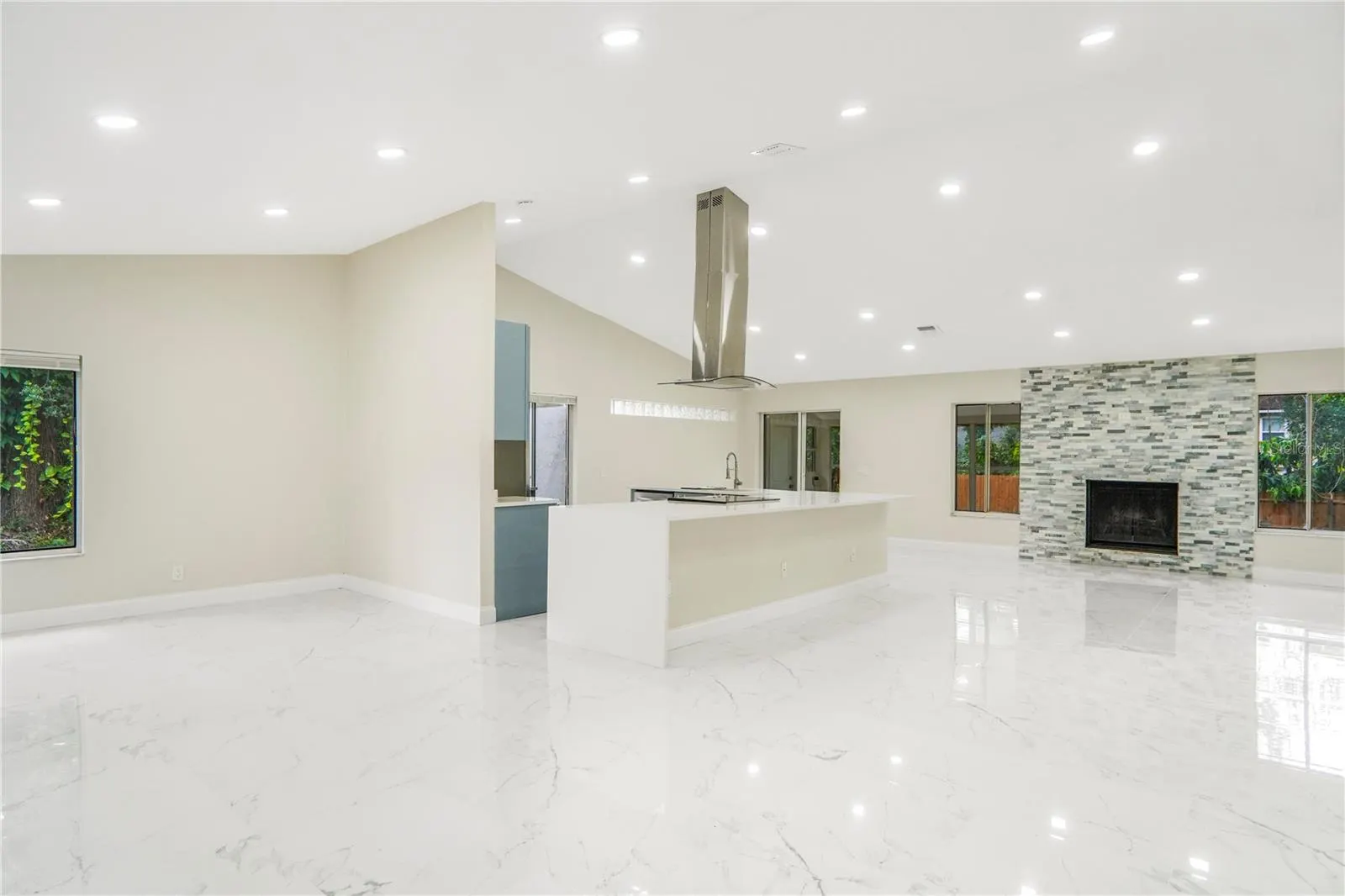 495 HOWARD AVE