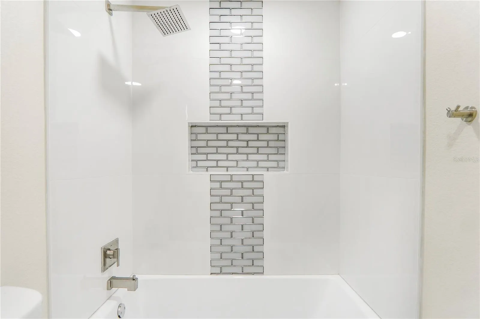 495 HOWARD AVE