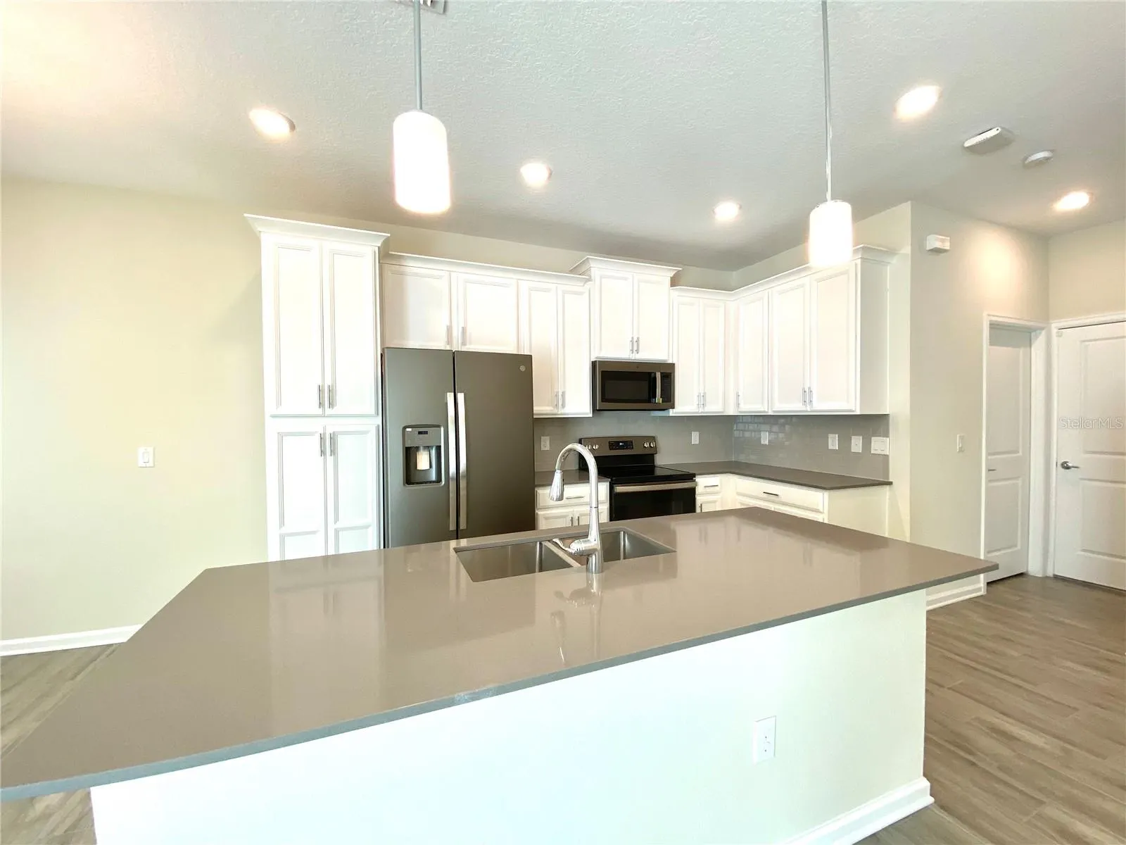 1304 SHINNECOCK HILLS DR