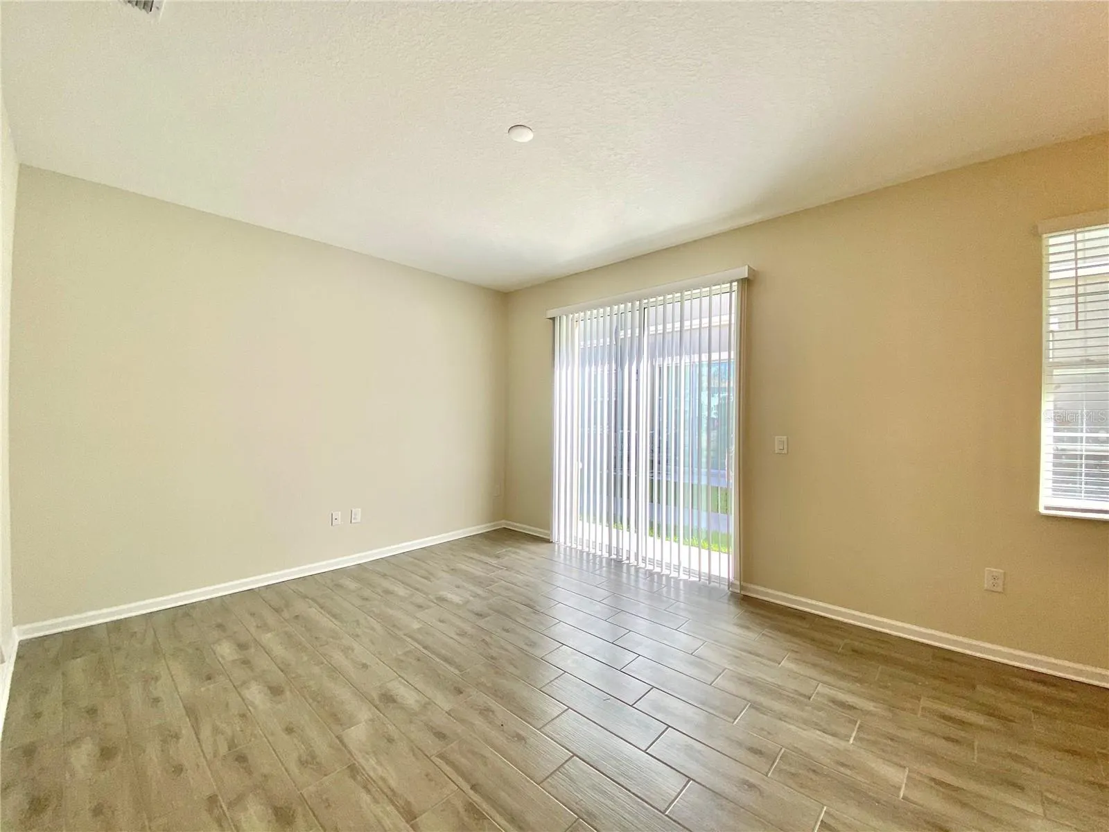 1304 SHINNECOCK HILLS DR