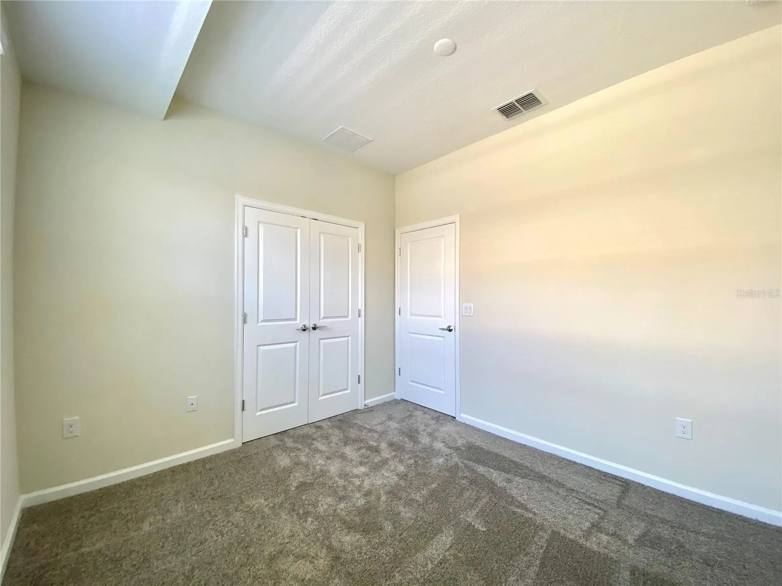 1304 SHINNECOCK HILLS DR