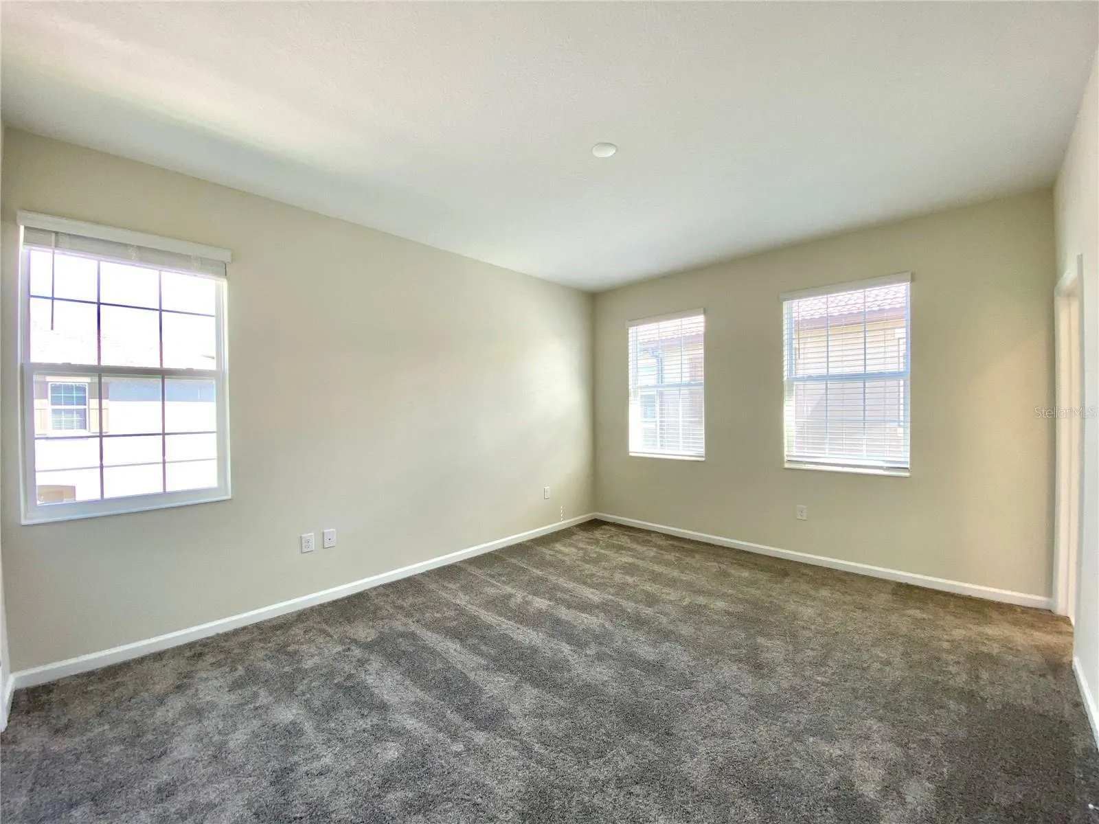 1304 SHINNECOCK HILLS DR