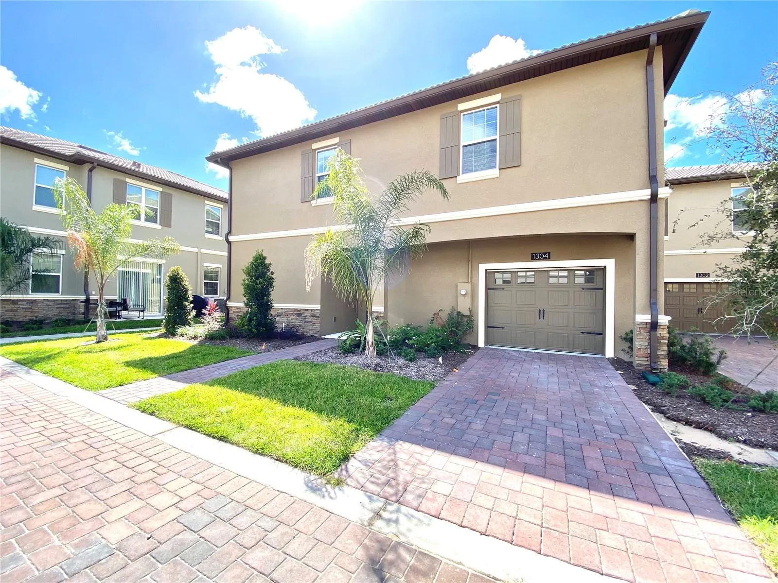1304 SHINNECOCK HILLS DR