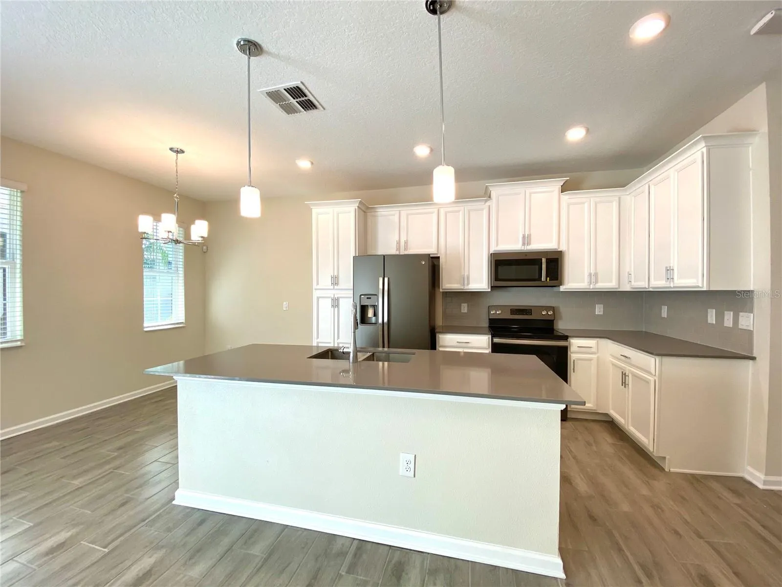 1304 SHINNECOCK HILLS DR