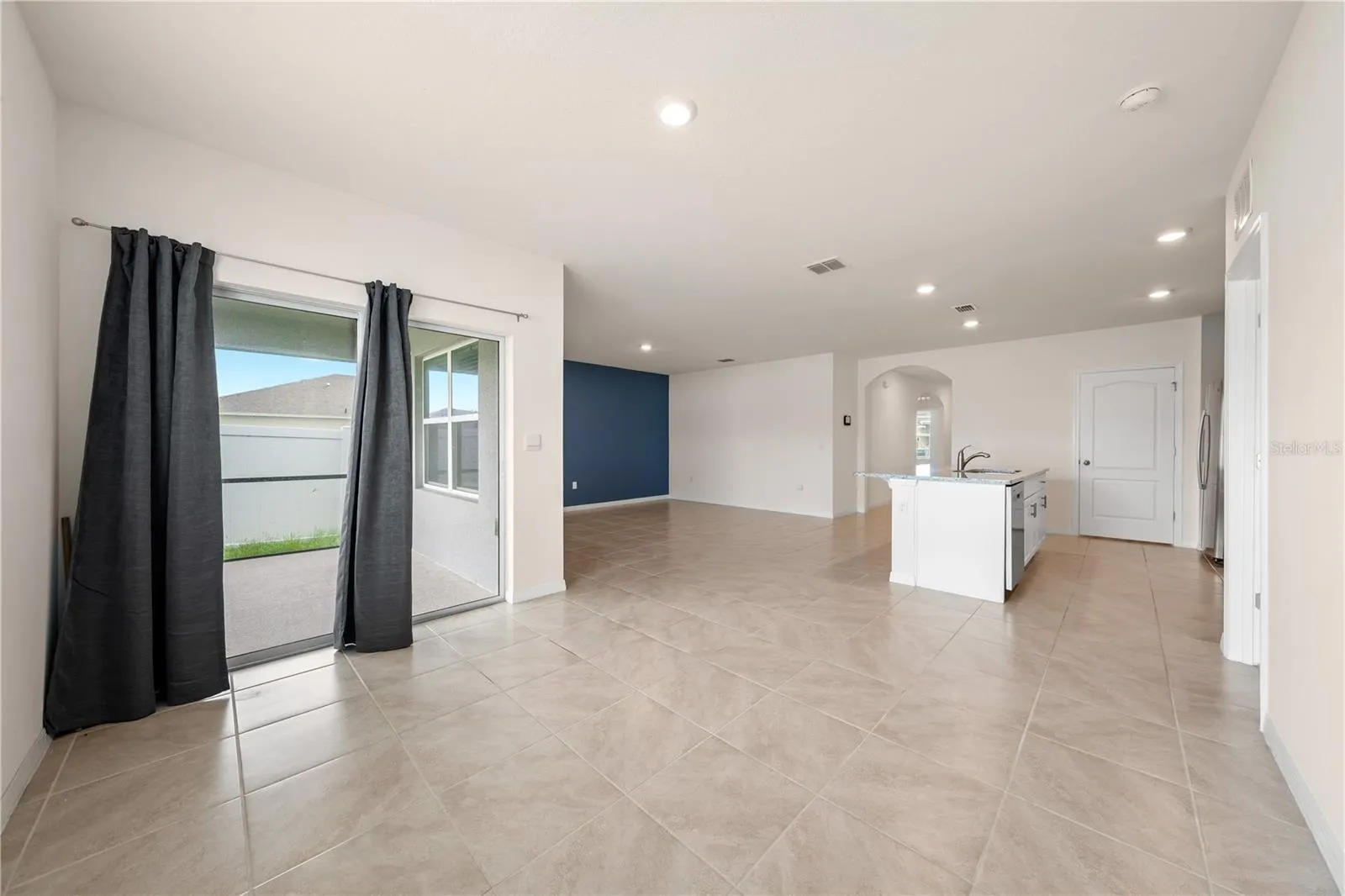 1511 BARBERRY DR