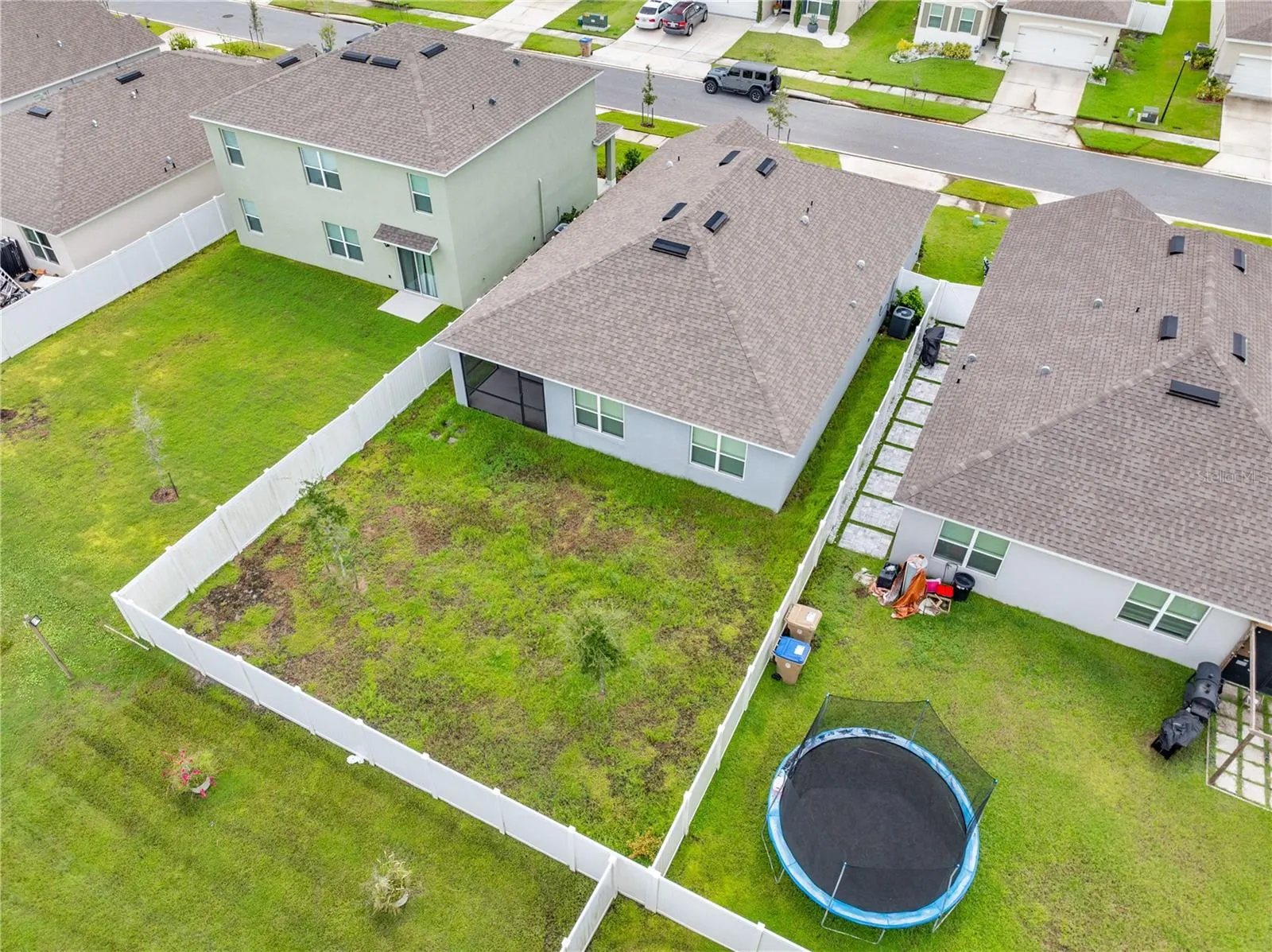 1511 BARBERRY DR