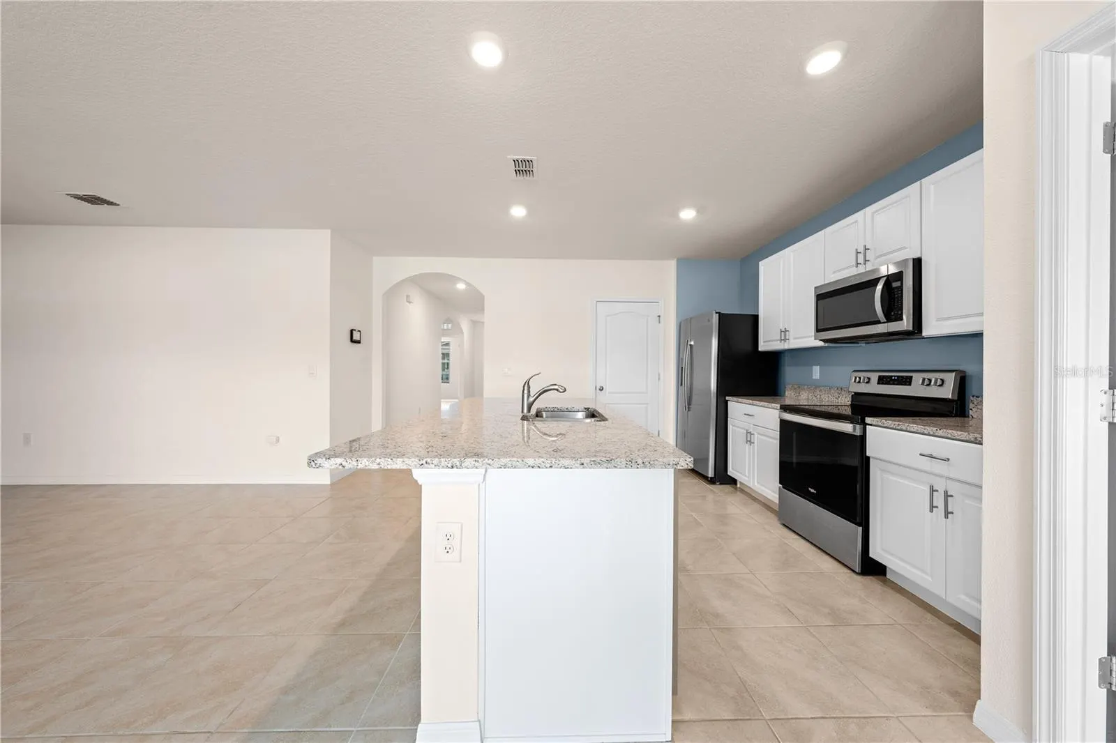 1511 BARBERRY DR