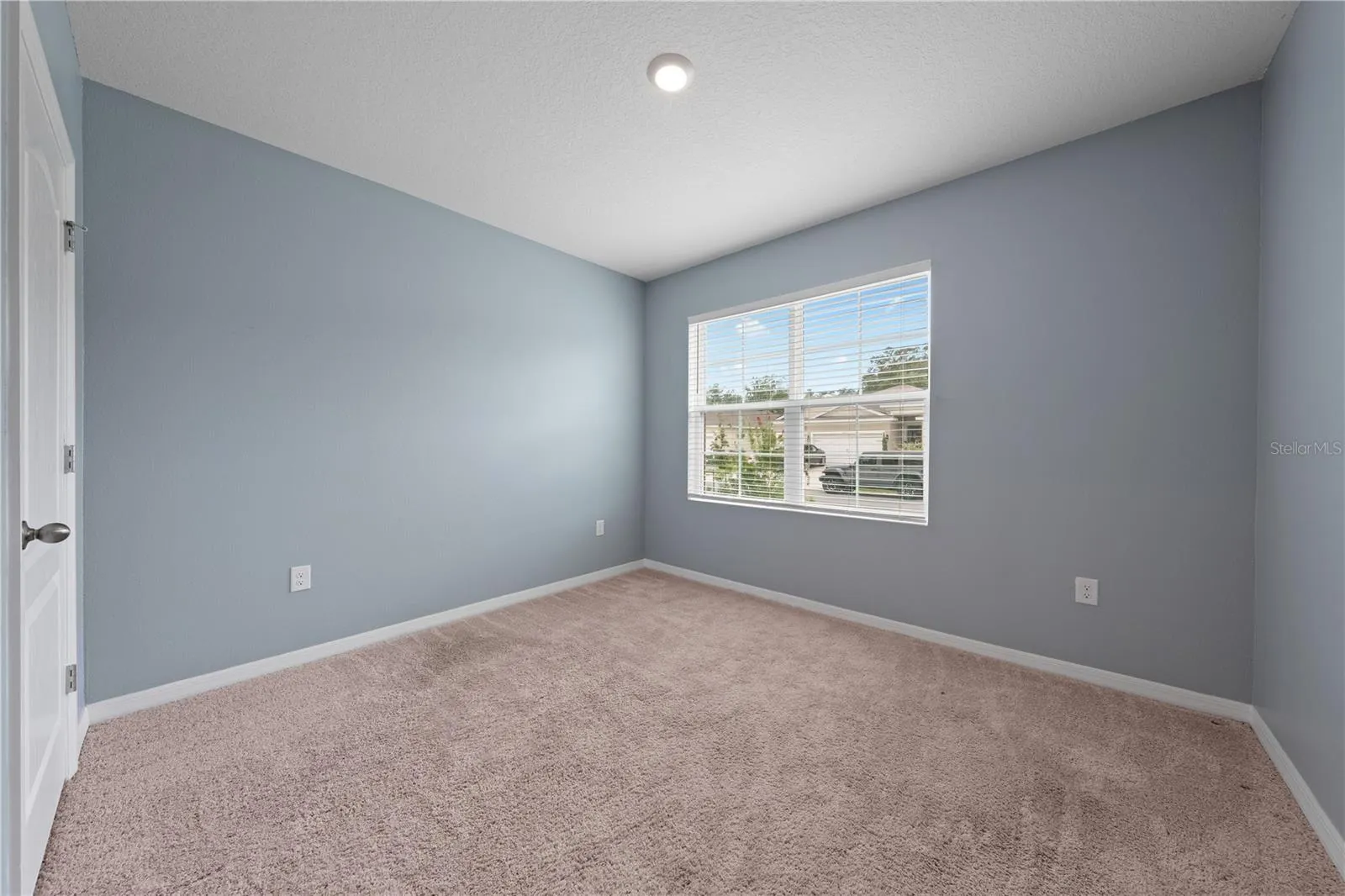 1511 BARBERRY DR