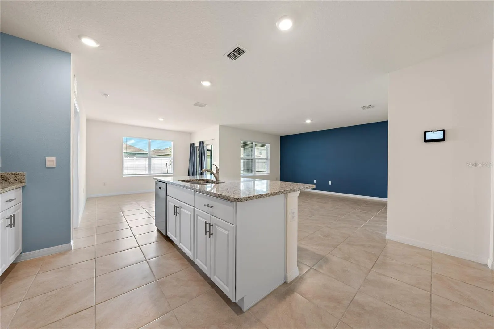 1511 BARBERRY DR