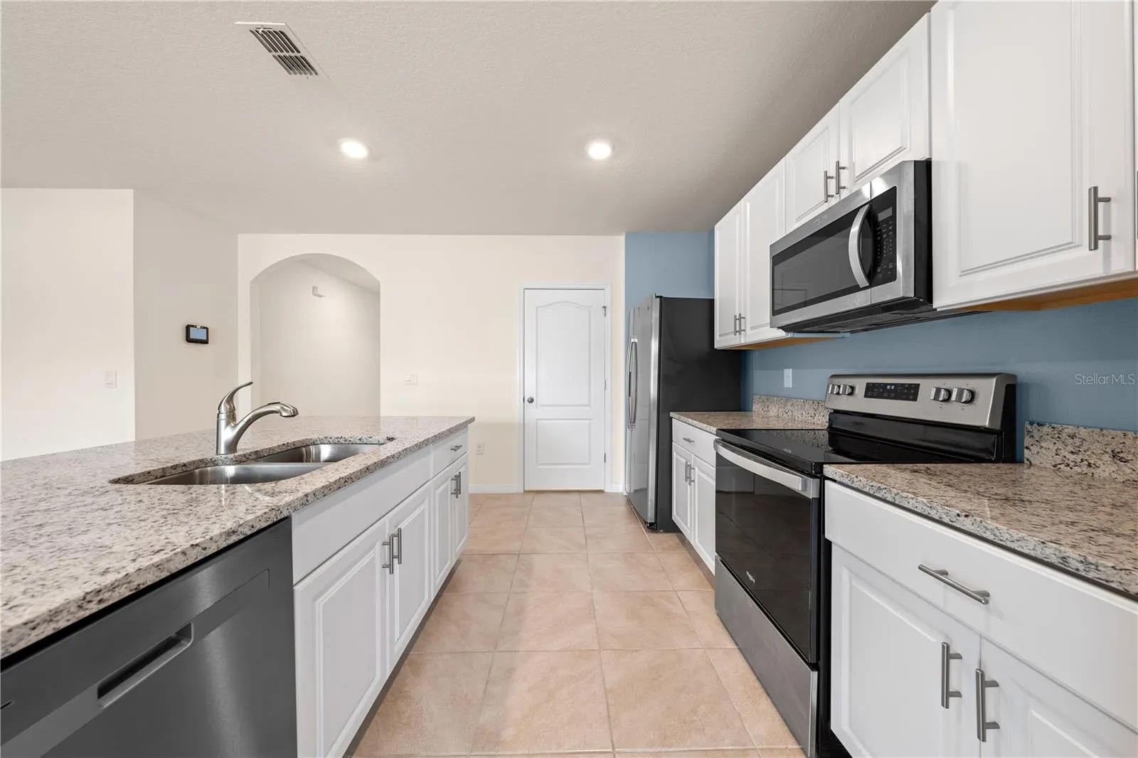 1511 BARBERRY DR