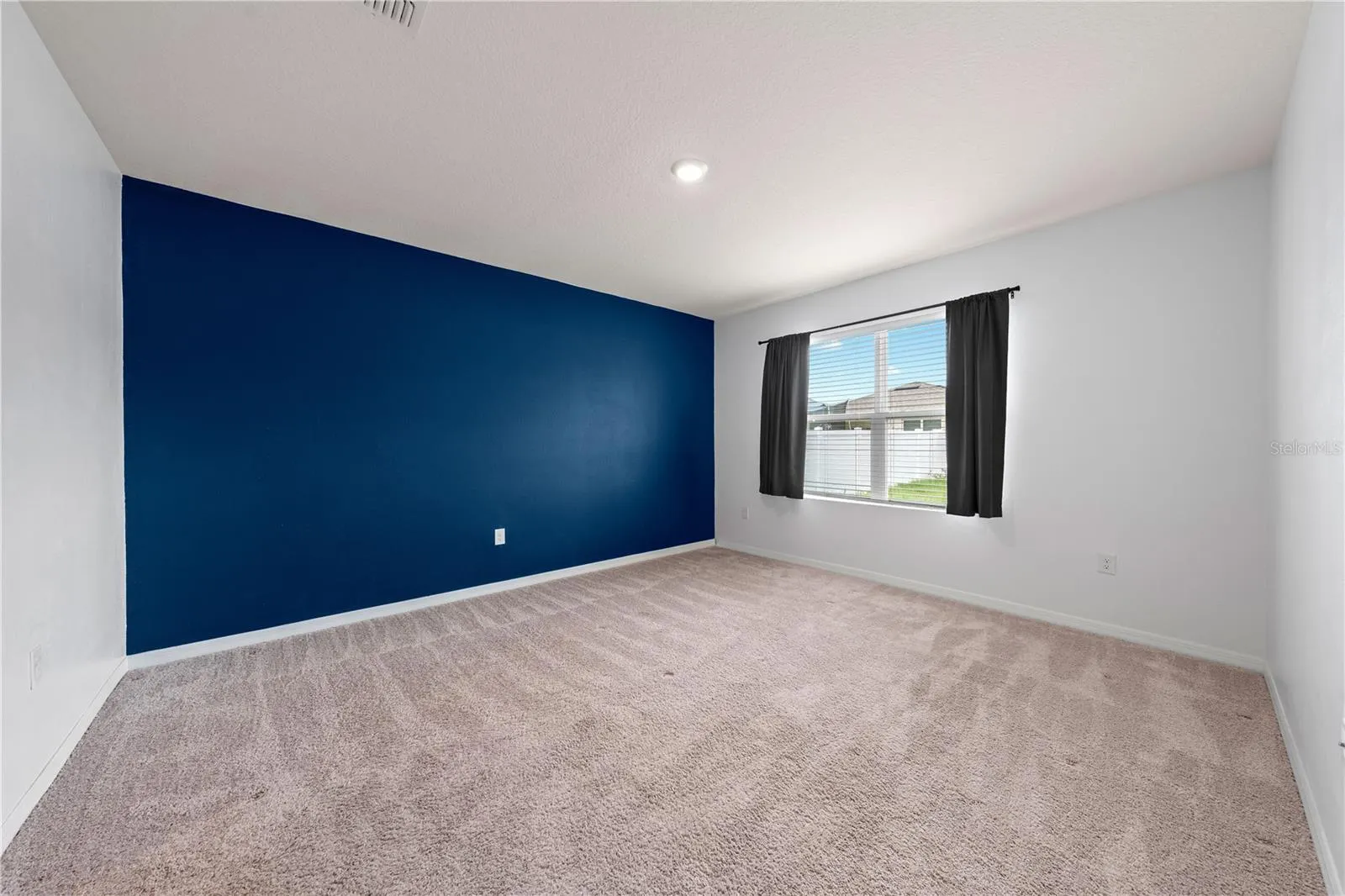 1511 BARBERRY DR
