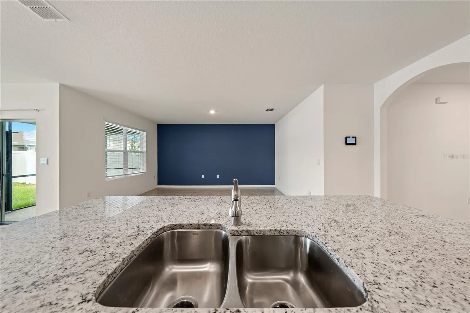 1511 BARBERRY DR