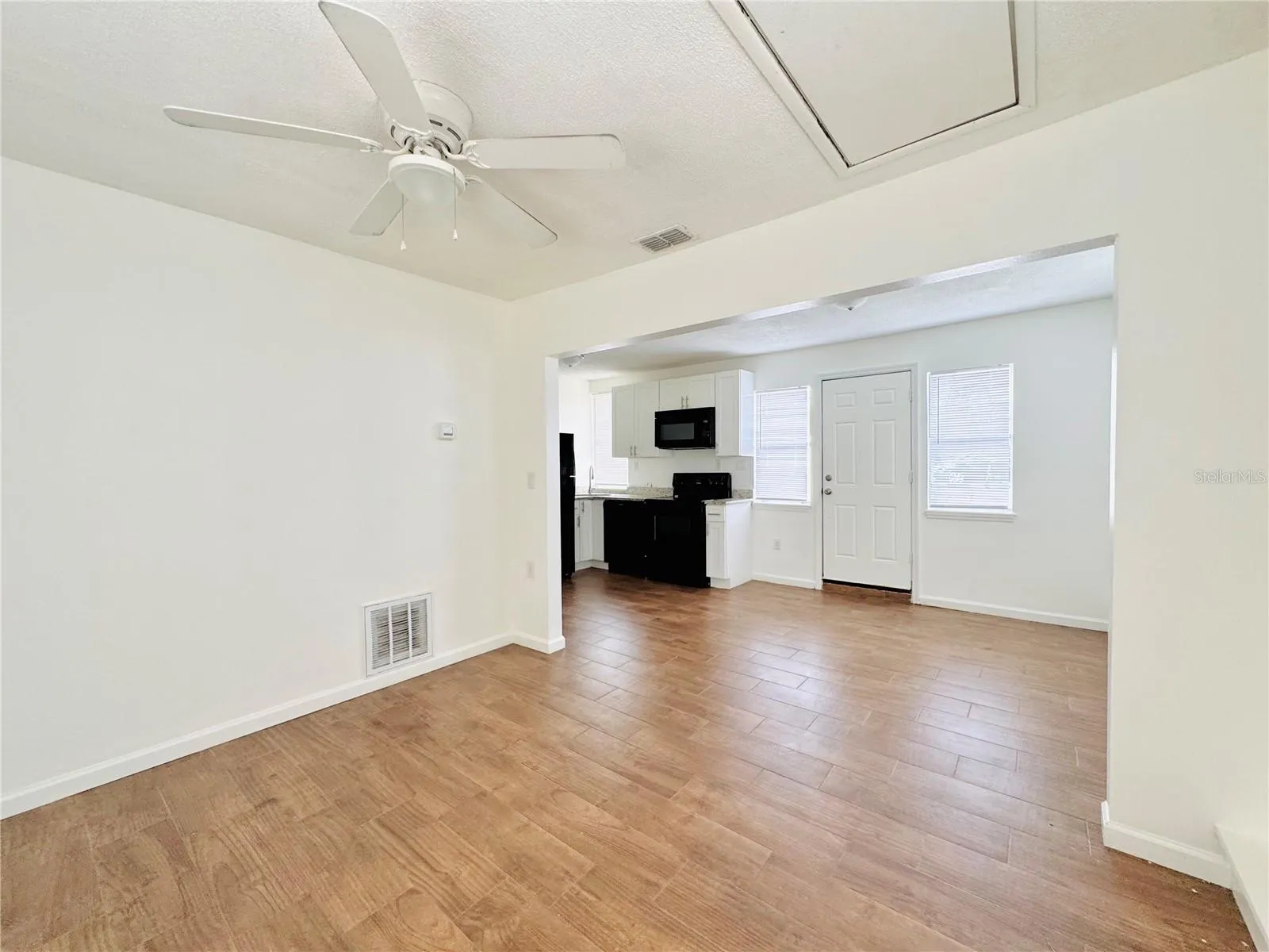113 AVENUE C SE #B, #B