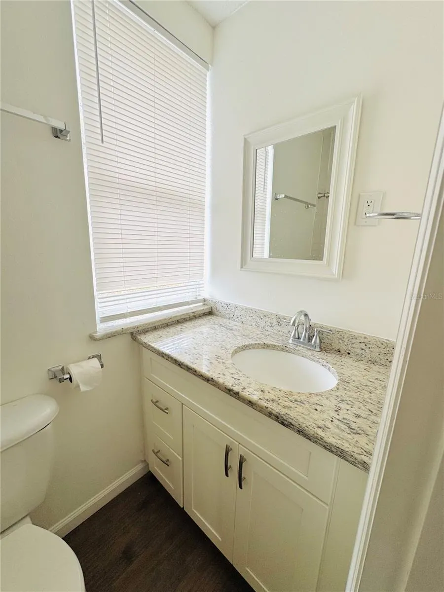 113 AVENUE C SE #B, #B
