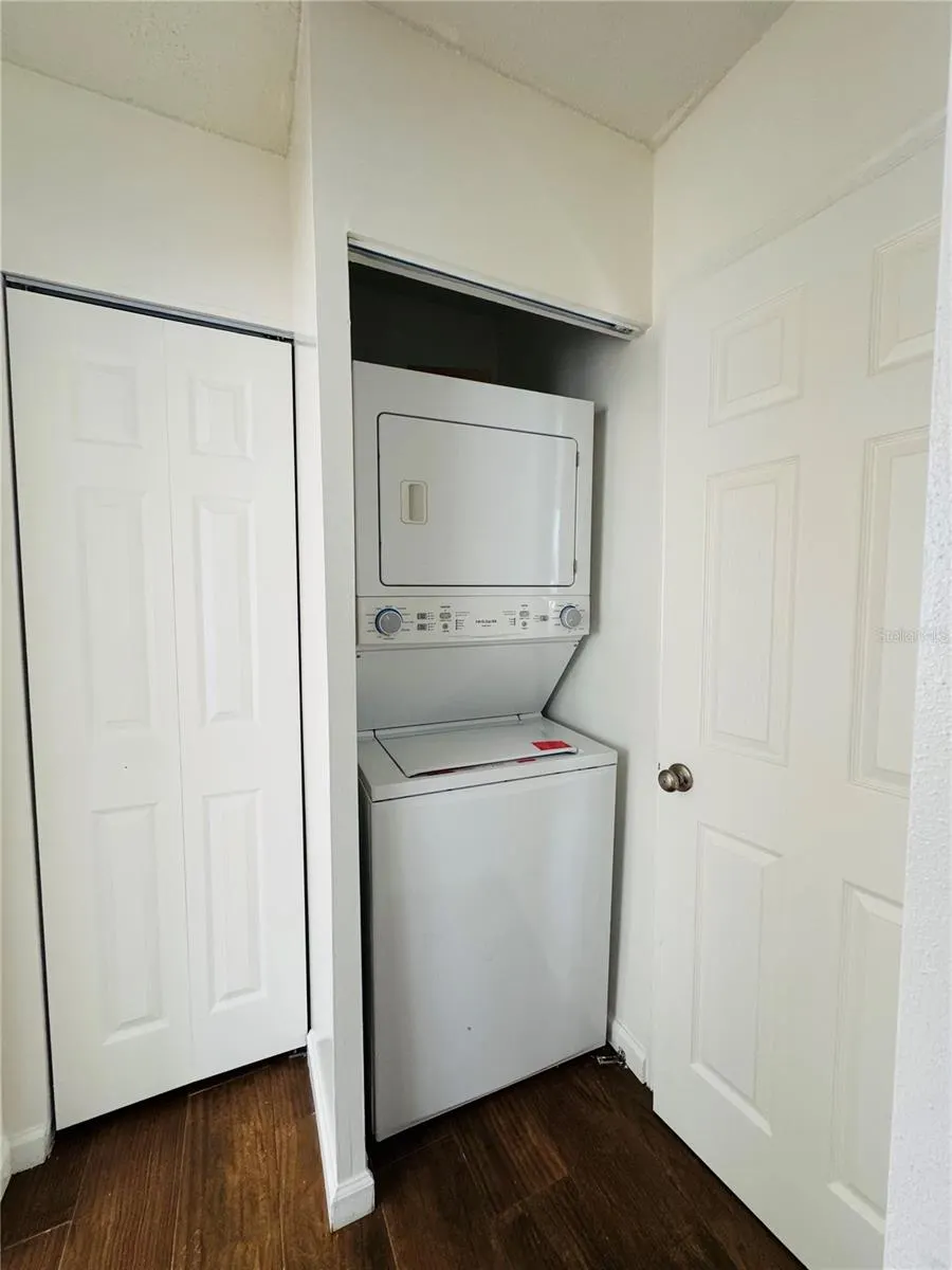 113 AVENUE C SE #B, #B