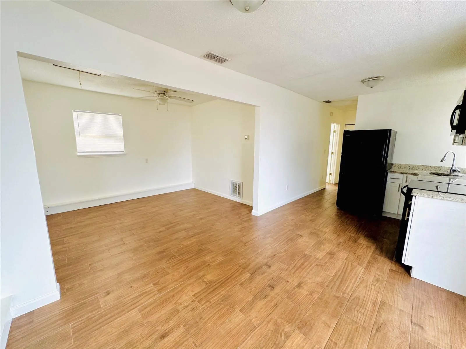 113 AVENUE C SE #B, #B