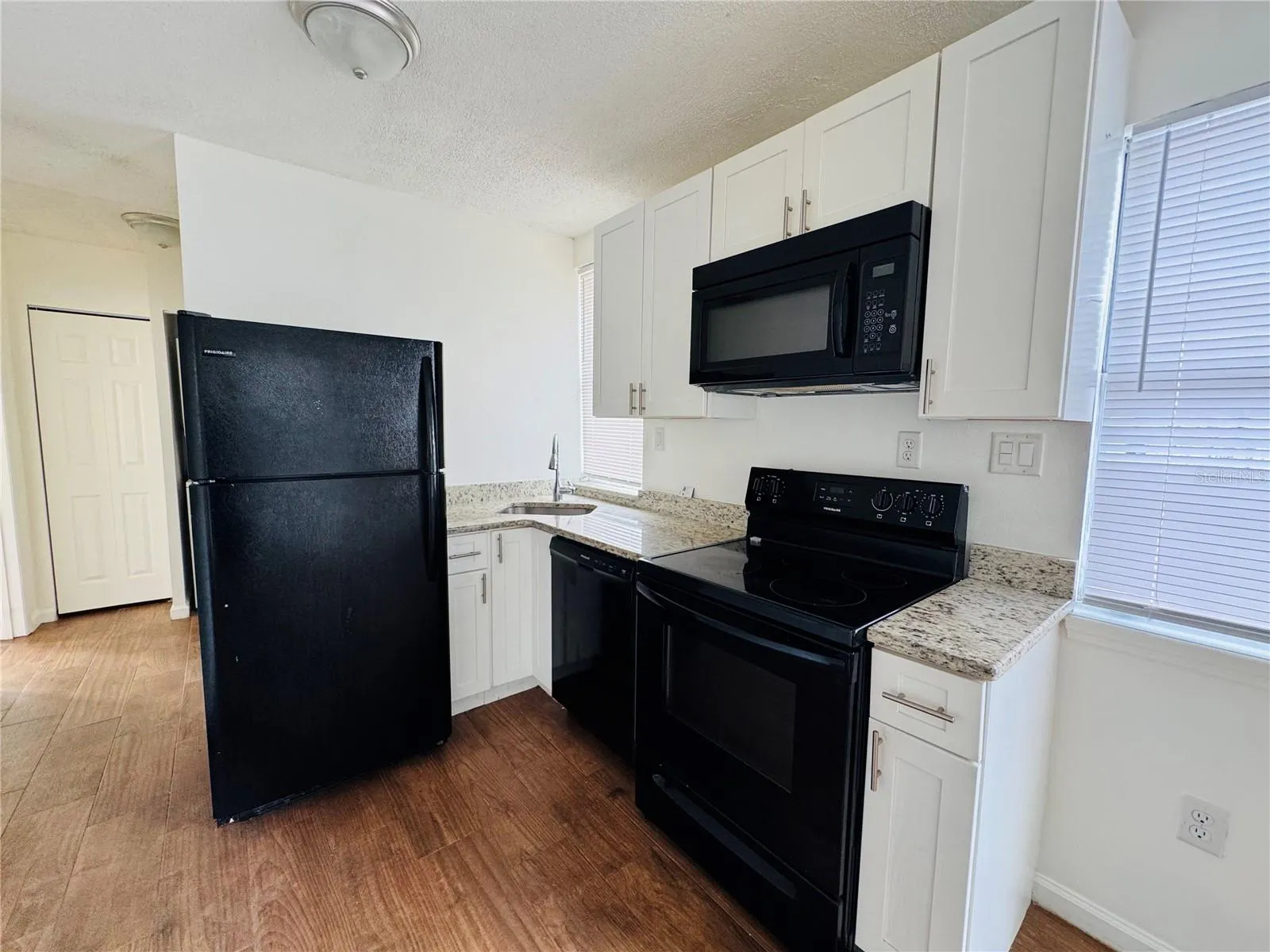 113 AVENUE C SE #B, #B