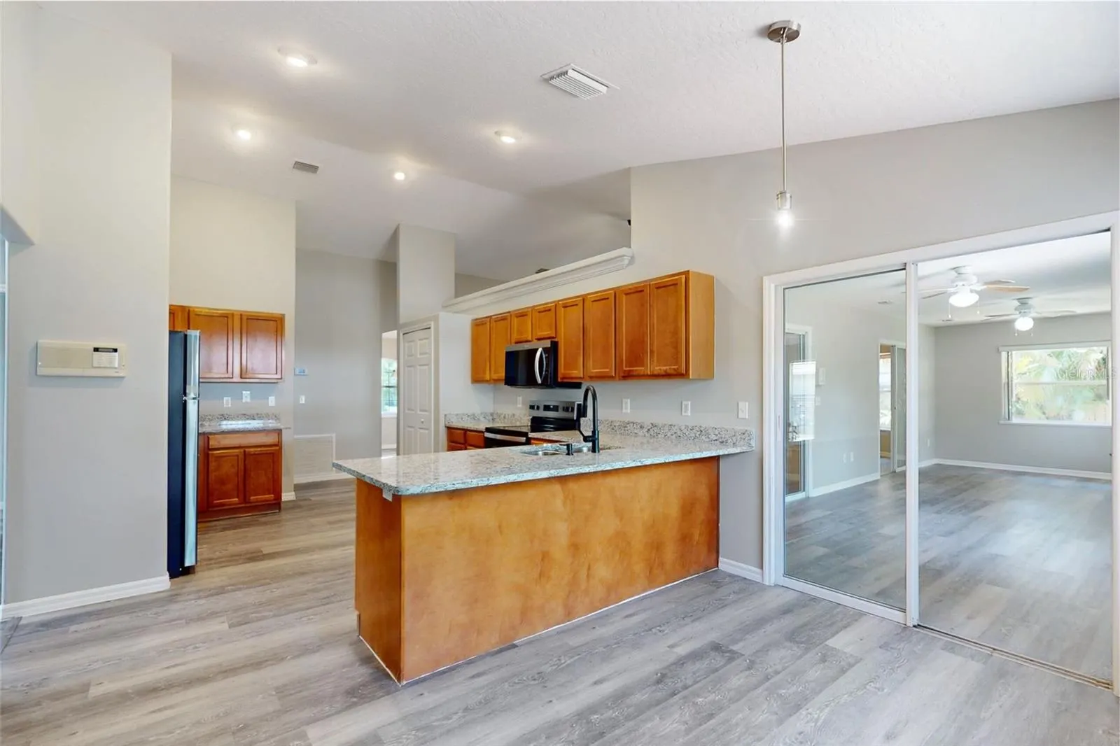609 BROOKEDGE TER