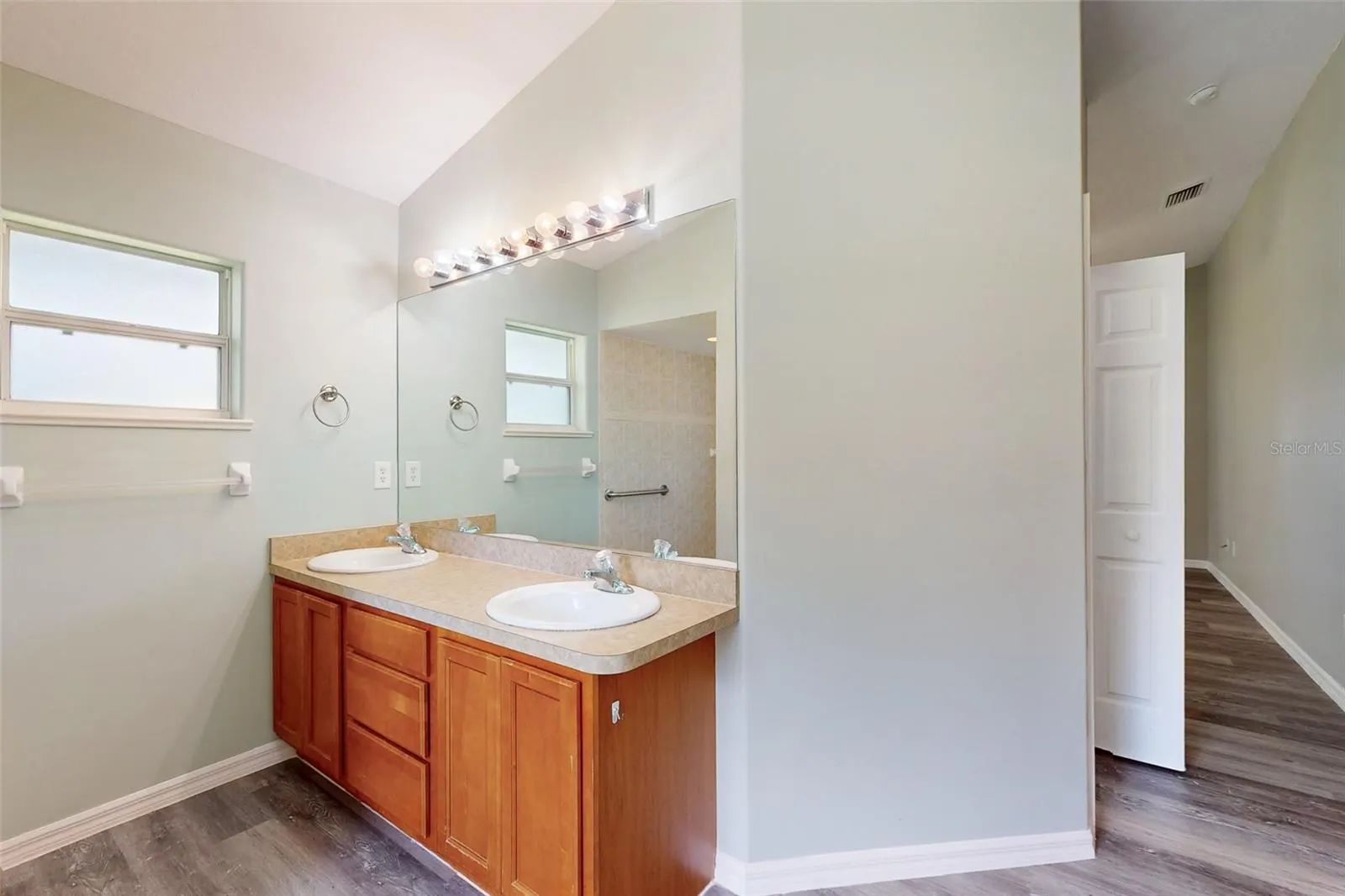 609 BROOKEDGE TER