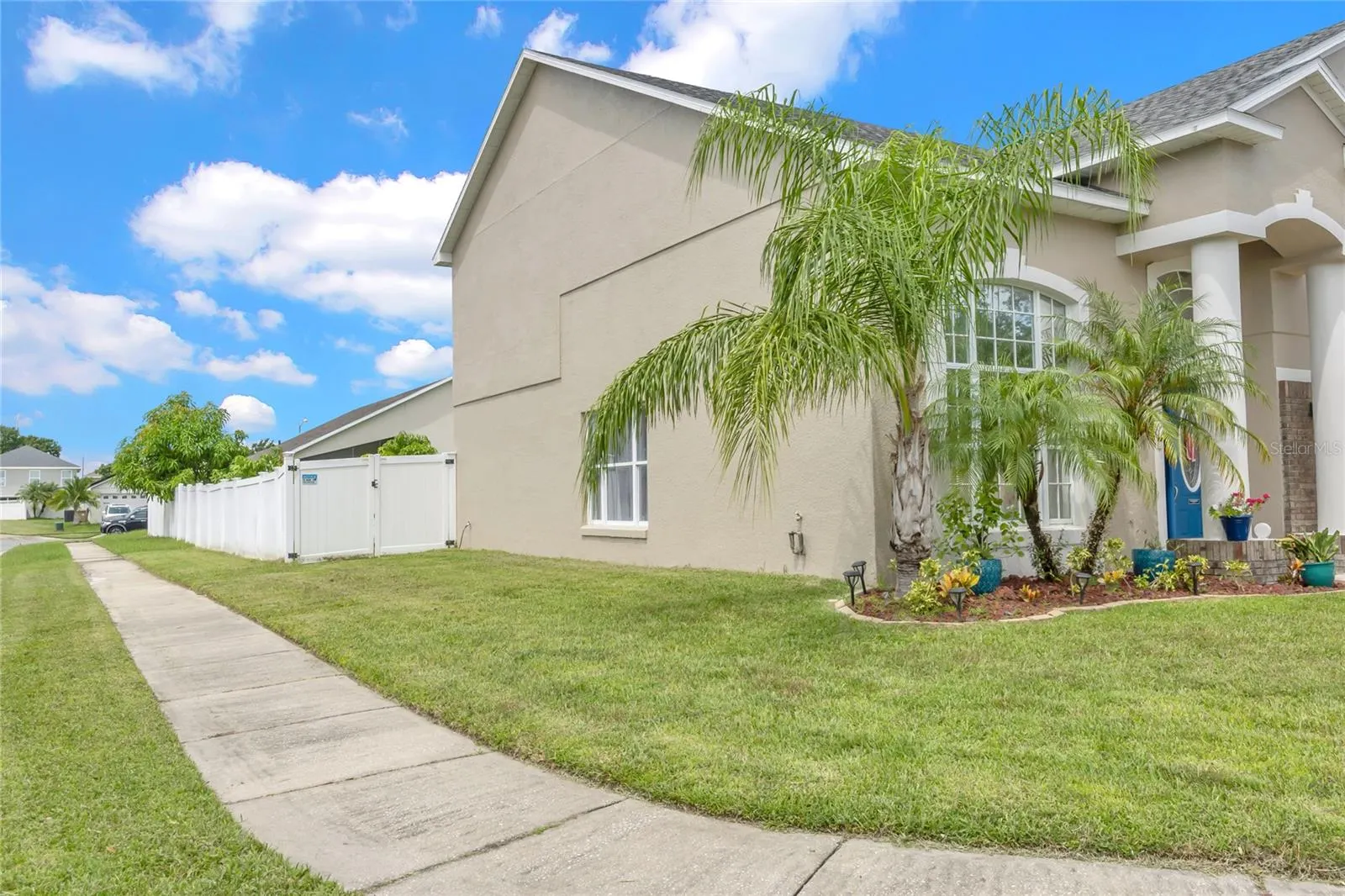 100 THORNBURY LN